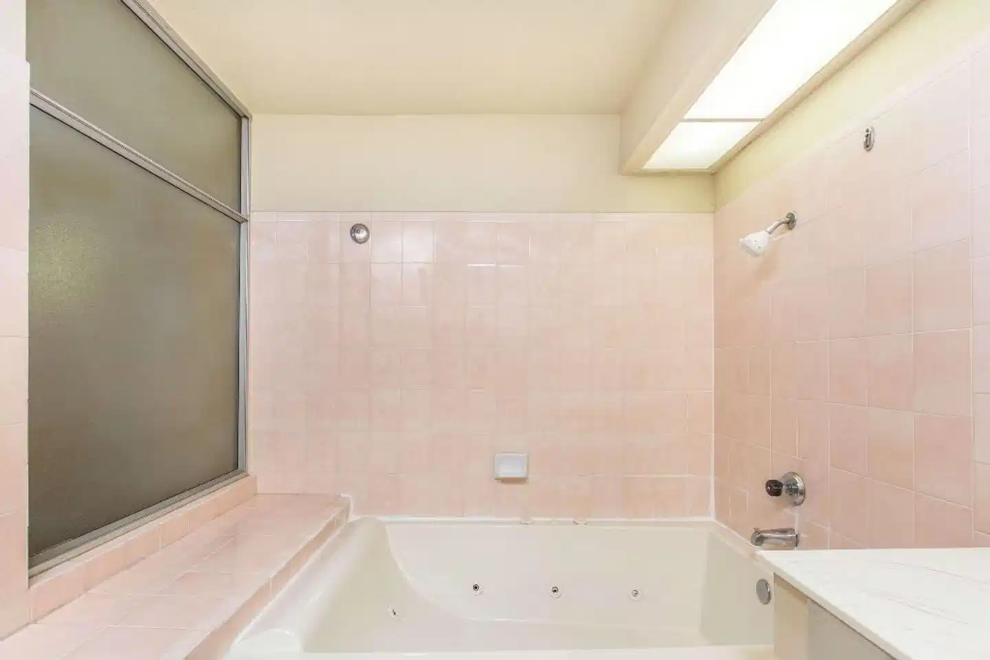 Days Inn by Wyndham Near City Of Hope Badezimmer