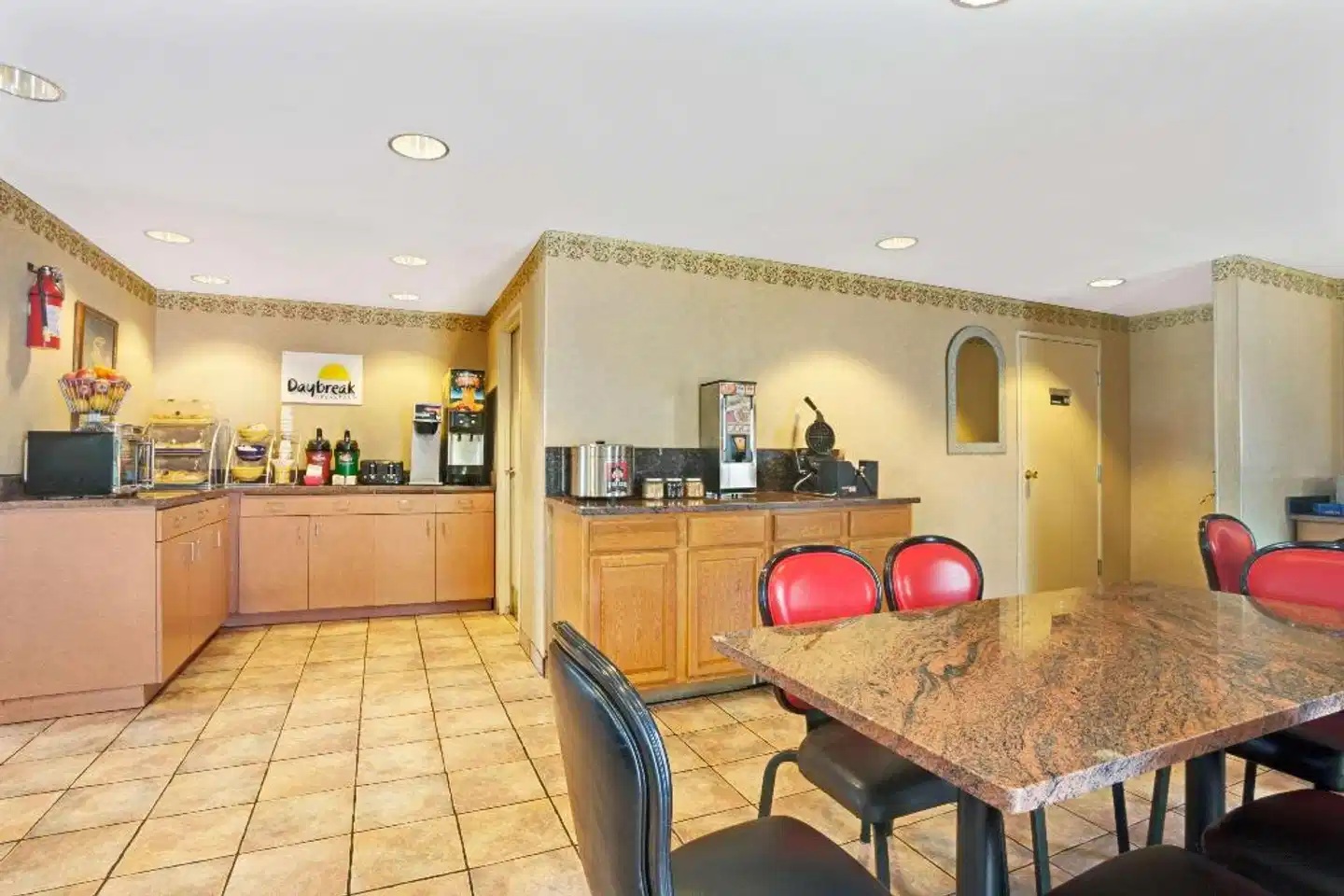 Days Inn by Wyndham Seattle South Tukwila Lobby