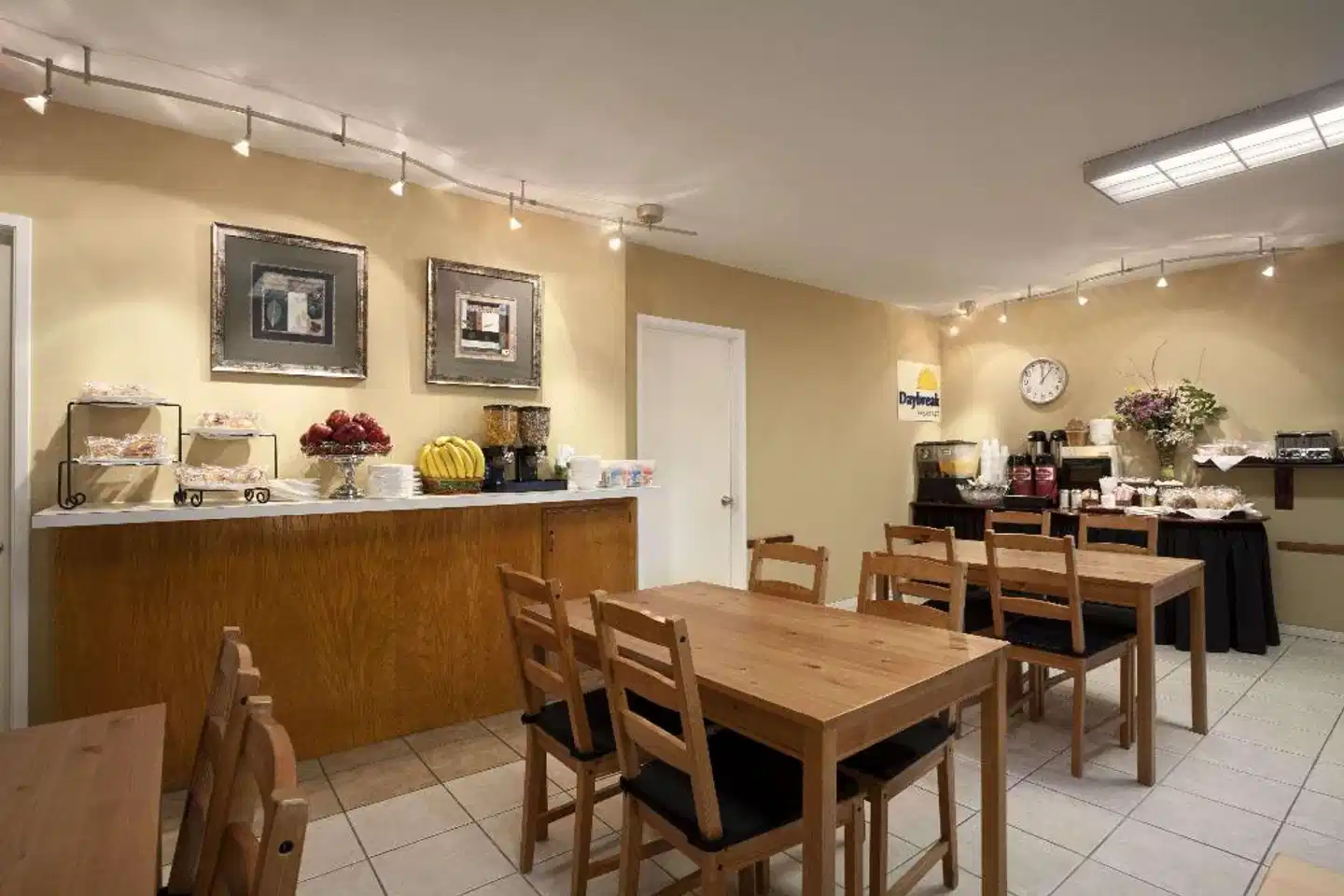 Days Inn by Wyndham San Diego/Downtown/Convention Center Lobby