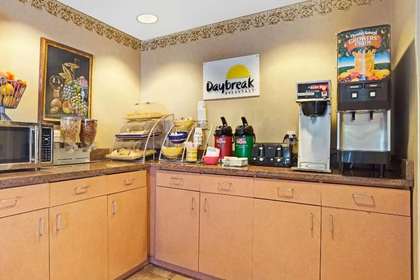 Days Inn by Wyndham Seattle South Tukwila Lobby