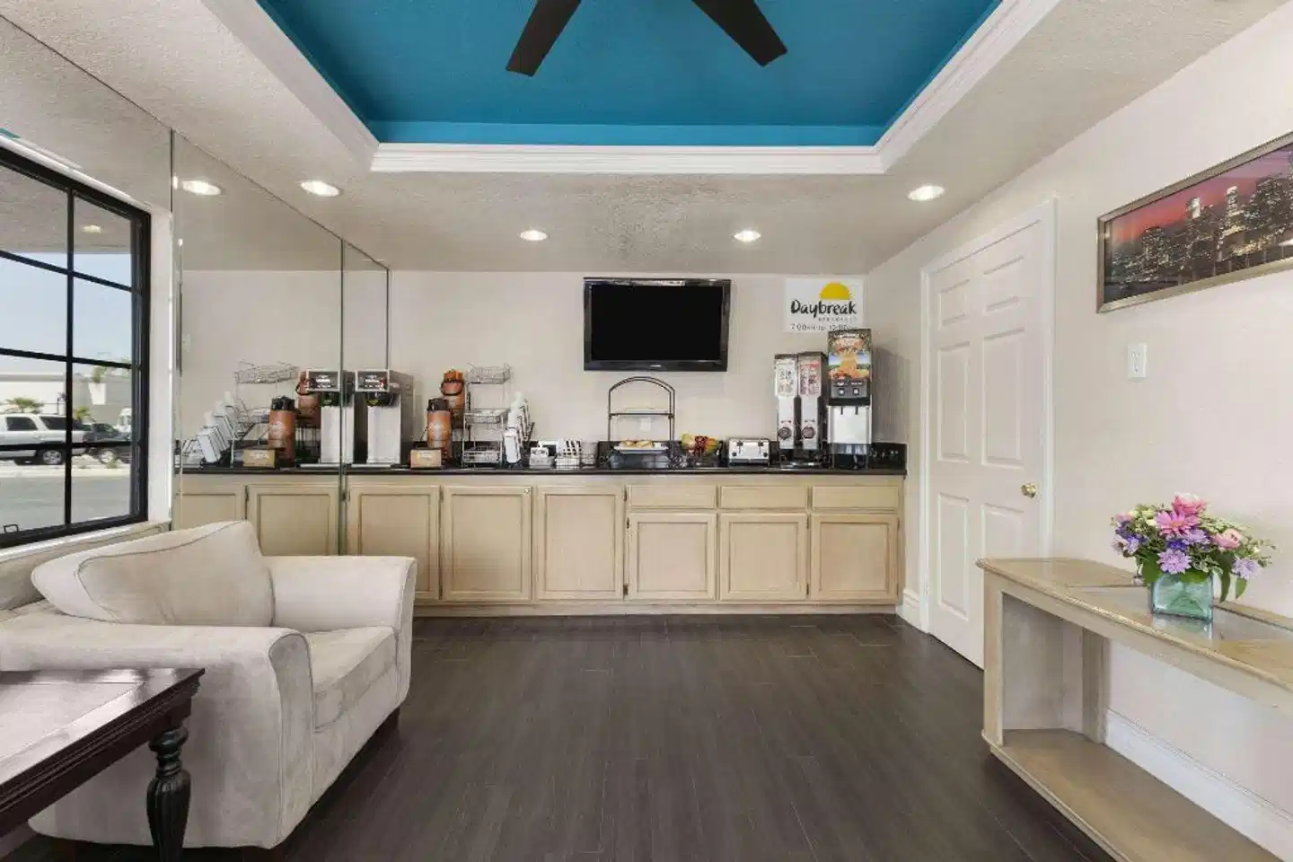 Days Inn by Wyndham Downey Lobby