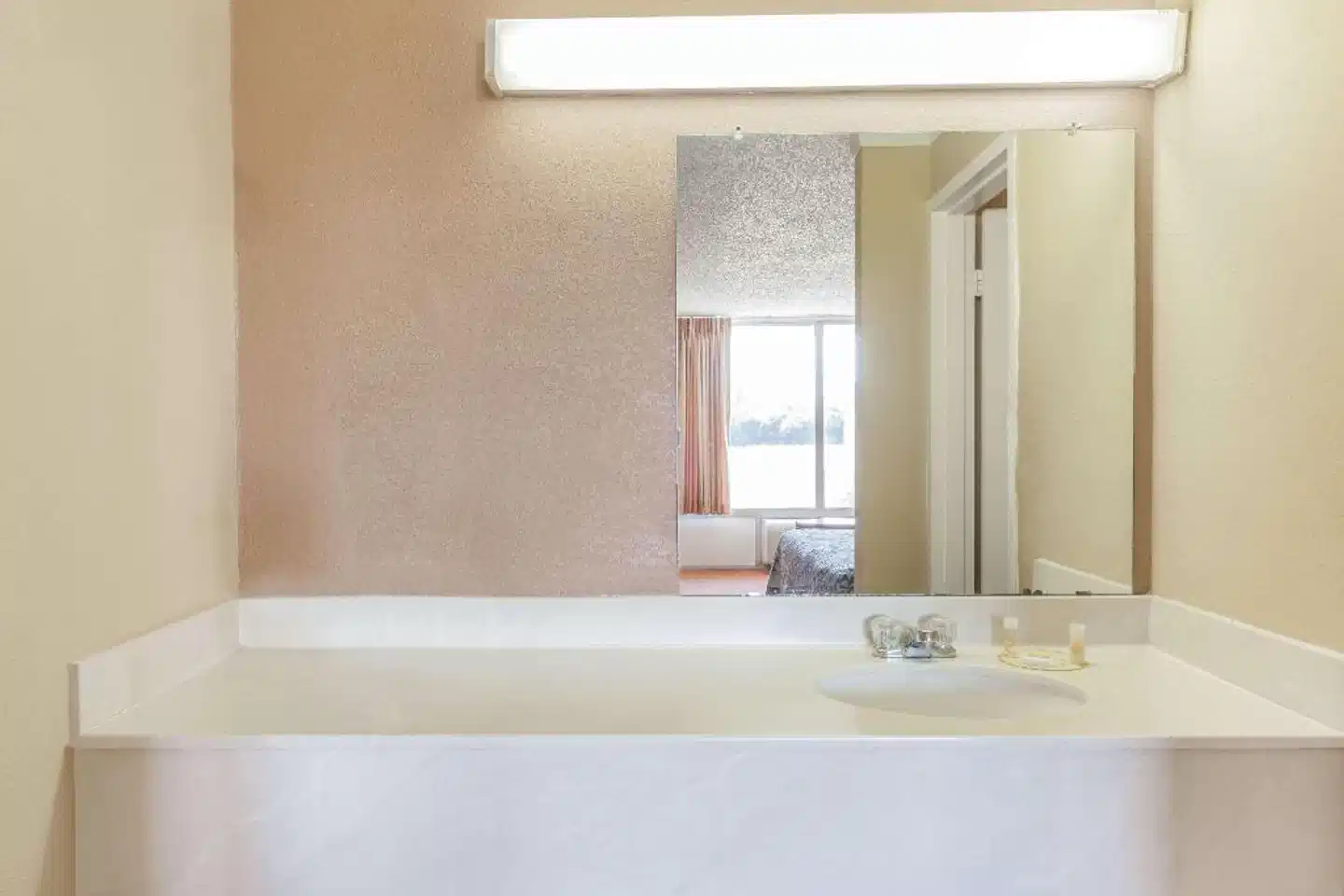 Days Inn by Wyndham Hillsboro TX Badezimmer