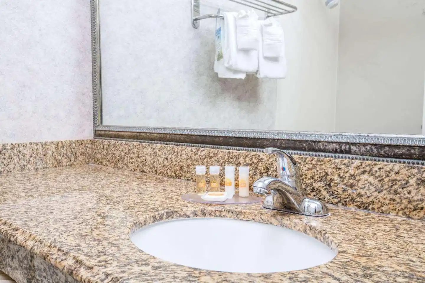 Days Inn by Wyndham Los Angeles LAX/VeniceBch/Marina DelRay Badezimmer