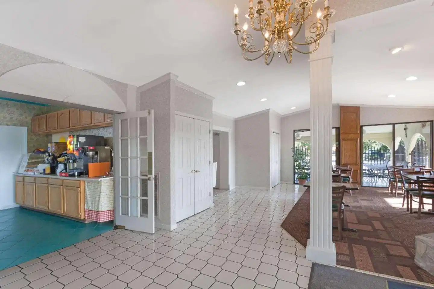 Days Inn by Wyndham Lenoir City Lobby