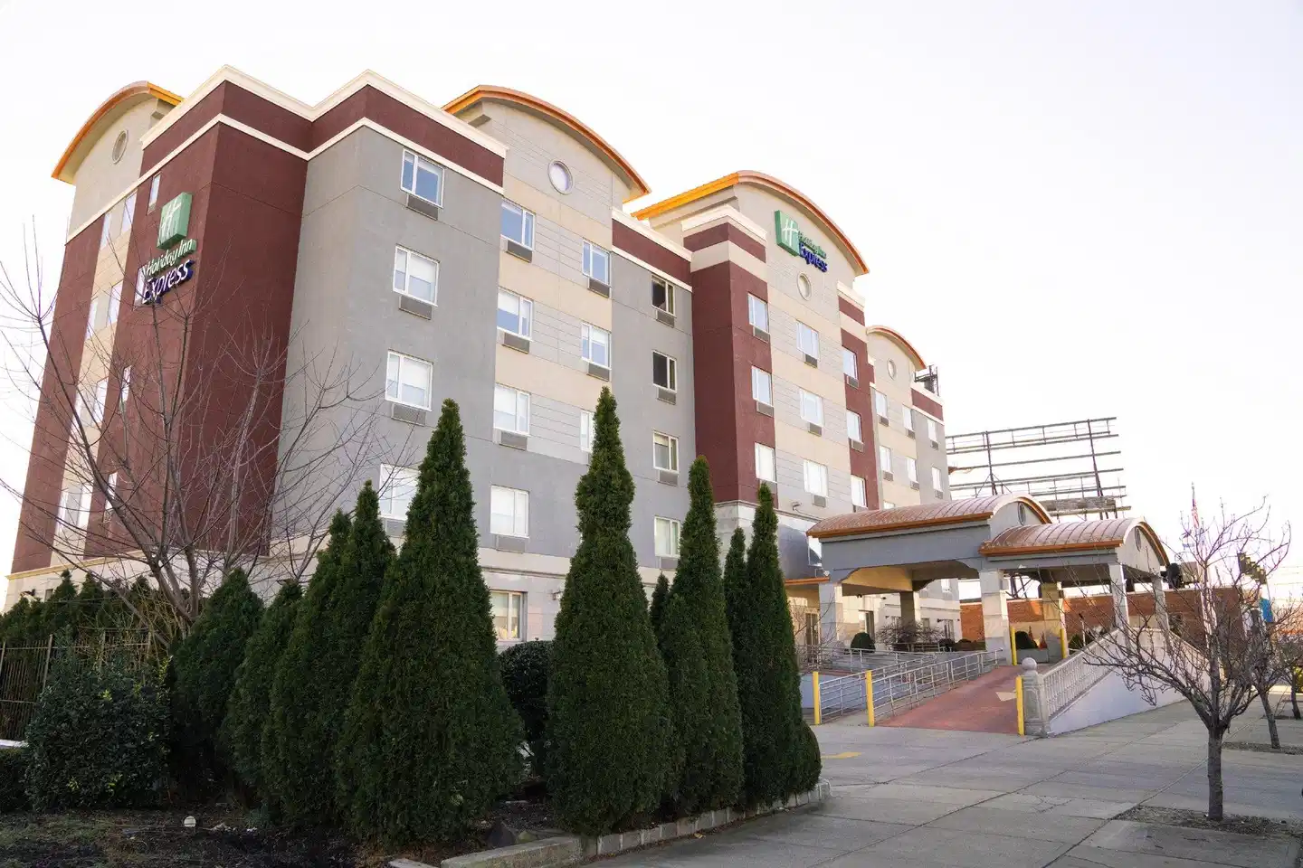 Holiday Inn Express Queens - Maspeth Aussenansicht