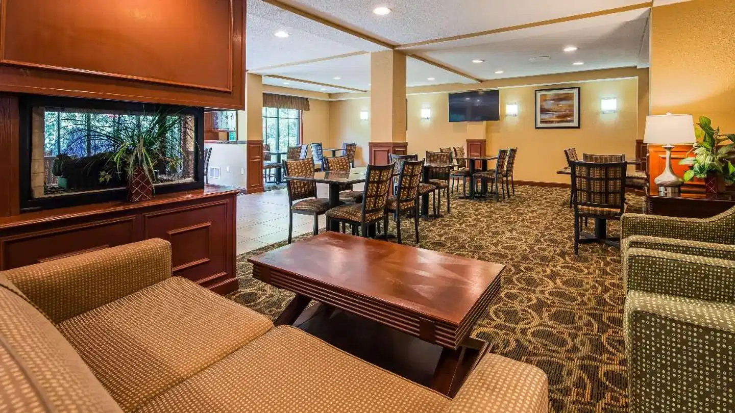 Best Western PLUS Anderson Lobby