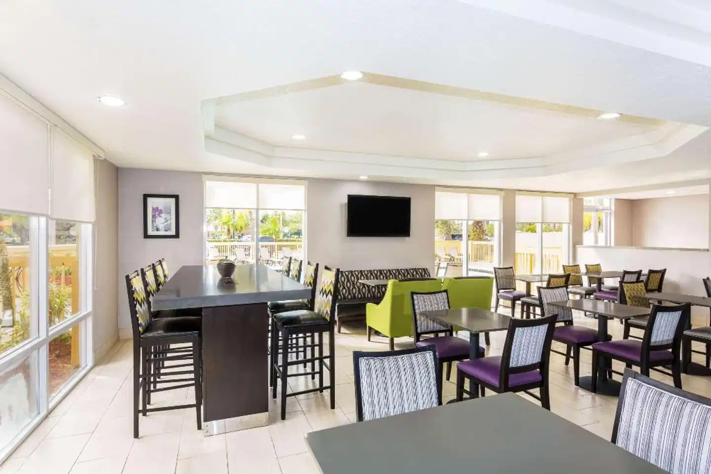 La Quinta Inn & Suites by Wyndham Orlando Universal Area Restaurant