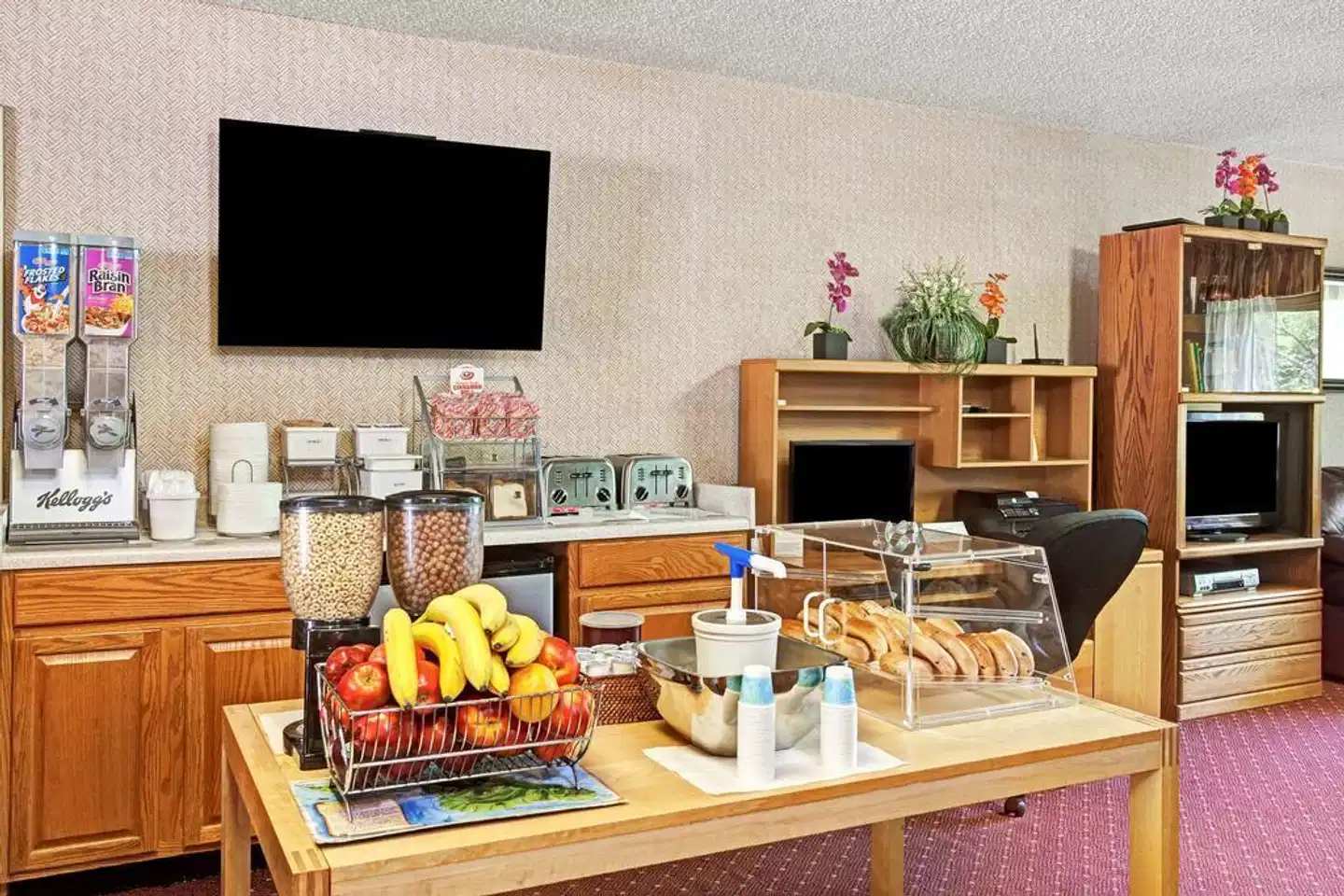 Super 8 by Wyndham, Long Beach Restaurant