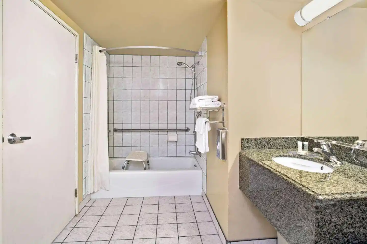 Skyways Hotel Badezimmer