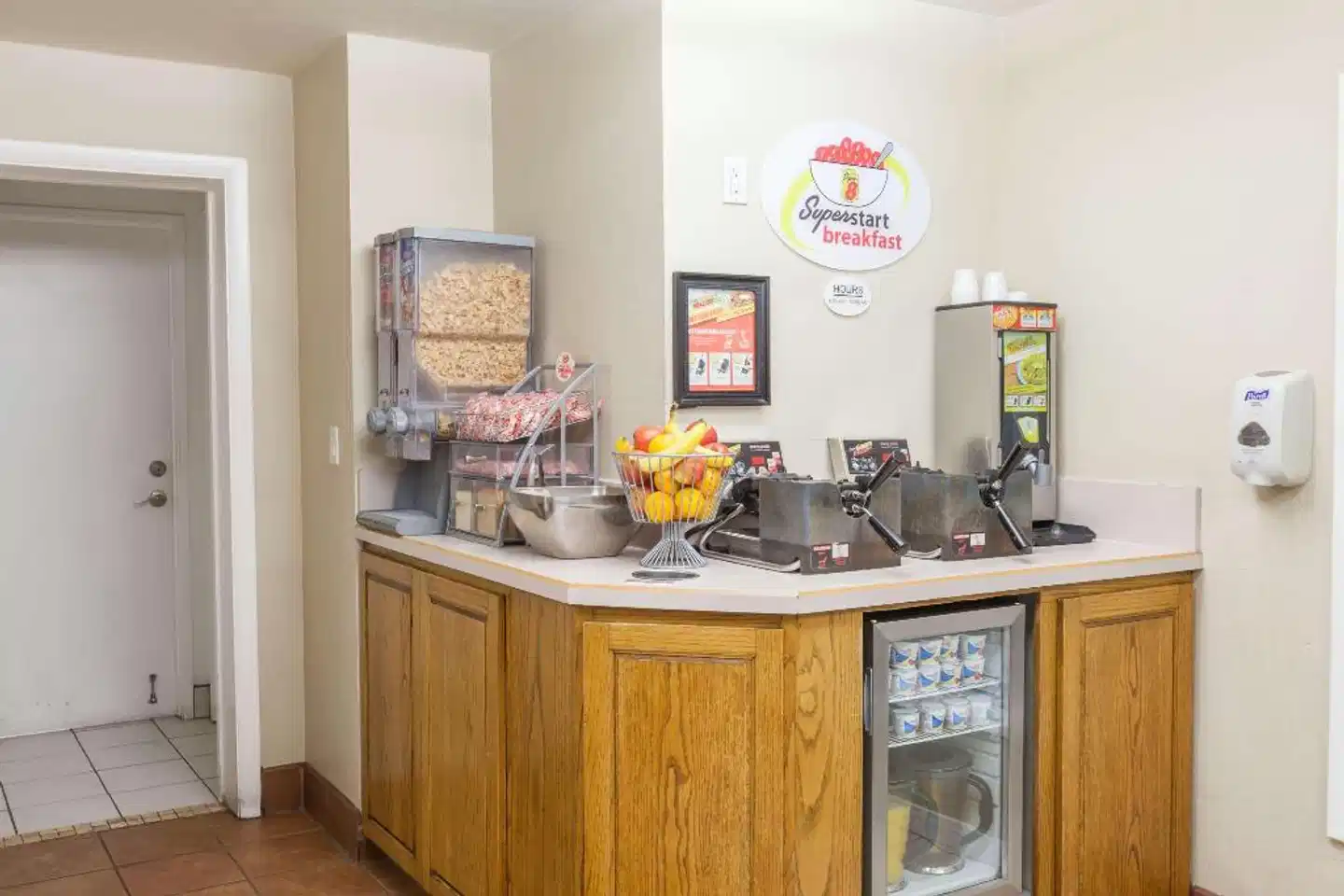 Super 8 by Wyndham Santa Barbara/Goleta Restaurant