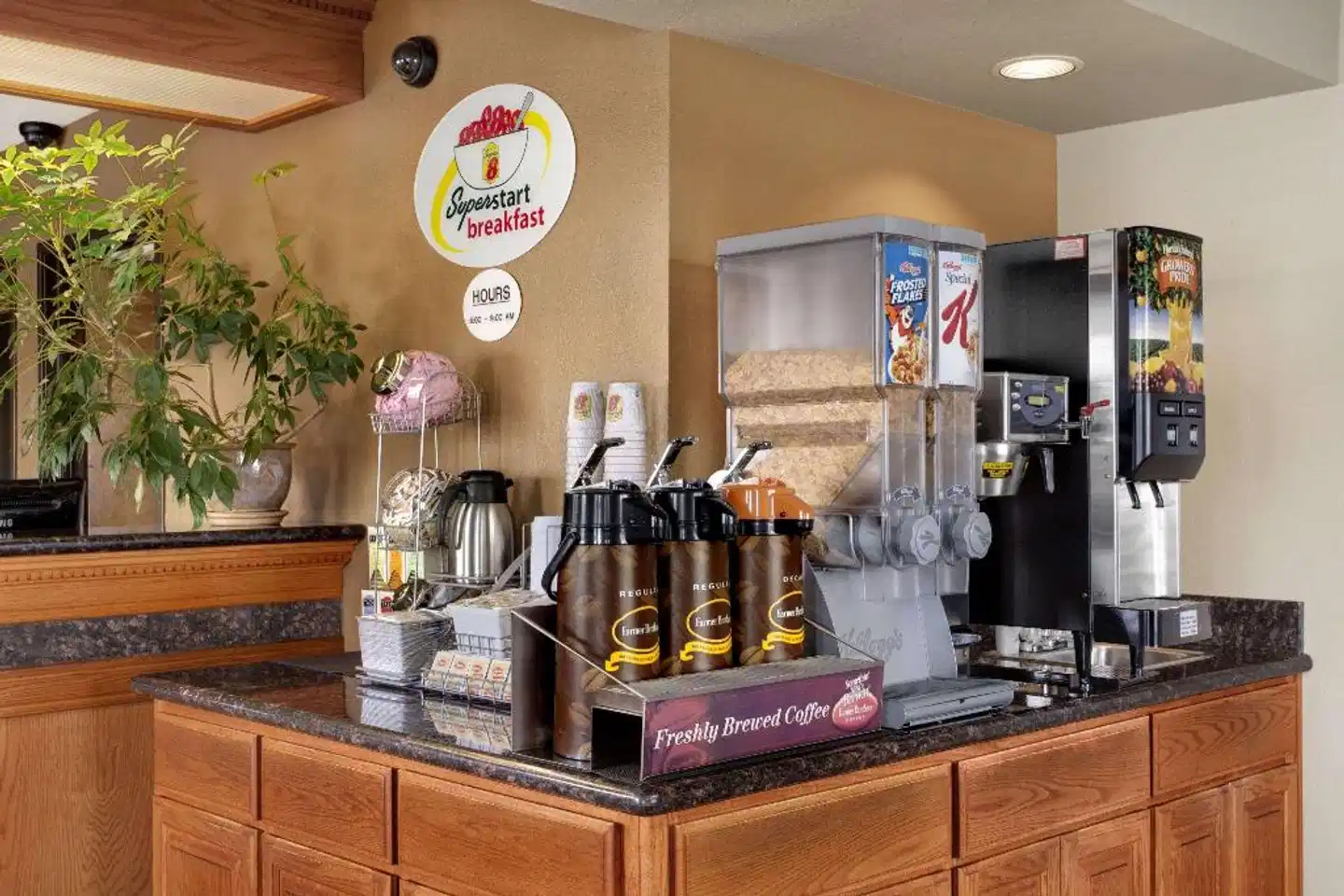 Super 8 - Springfield Lobby