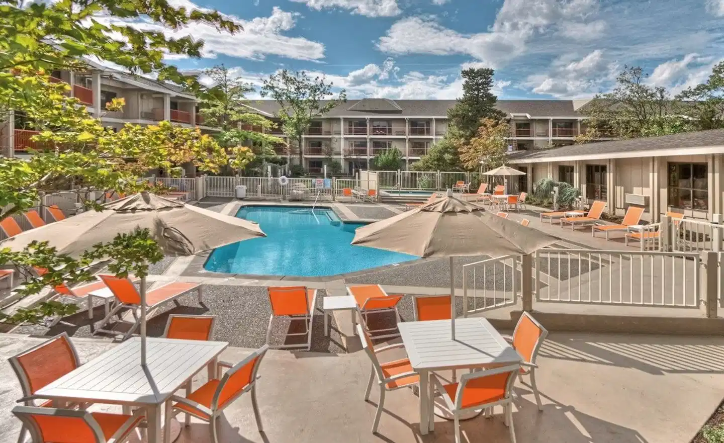 Ashland Hills Hotel & Suites Terrasse