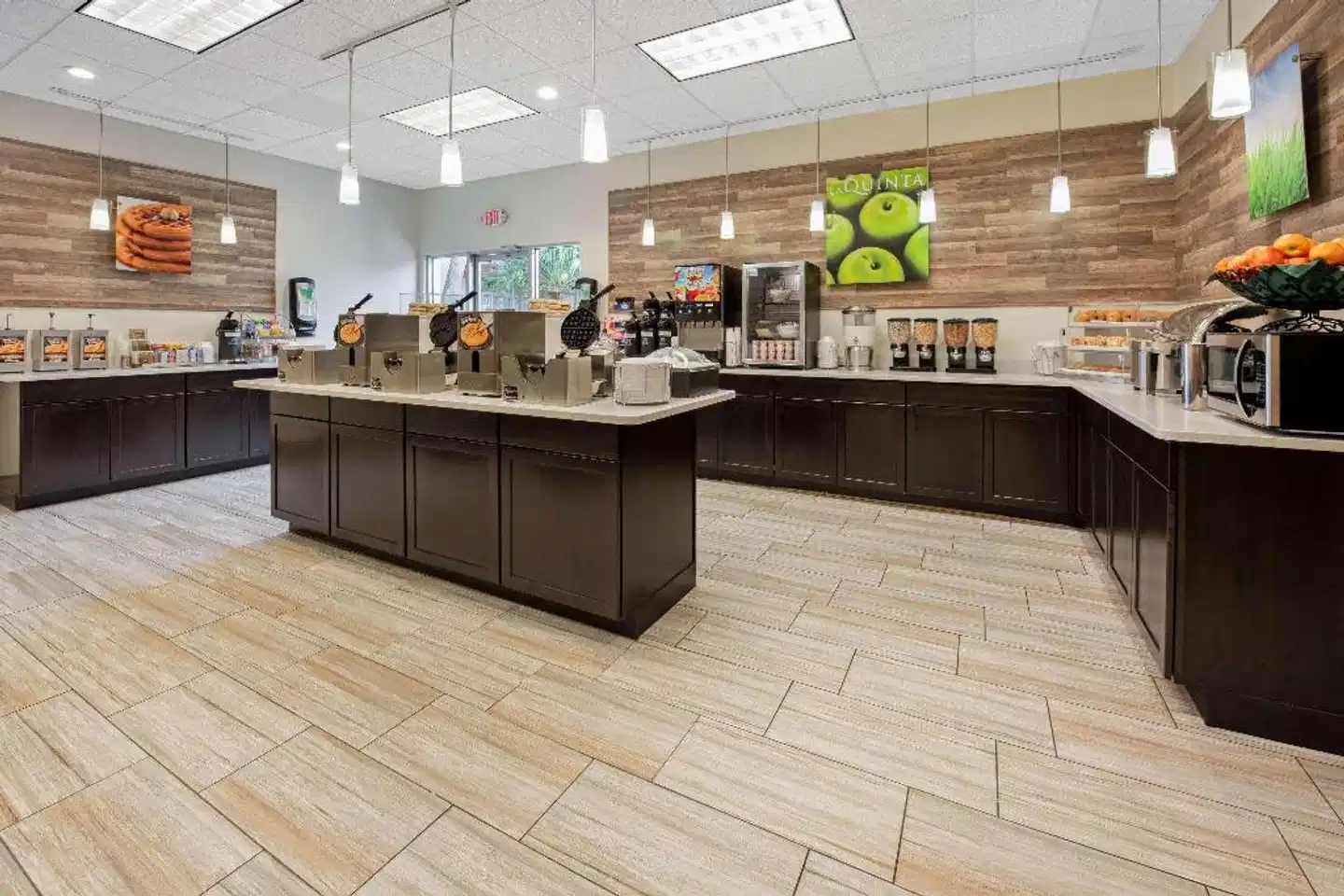 La Quinta Inn Clearwater Central Lobby