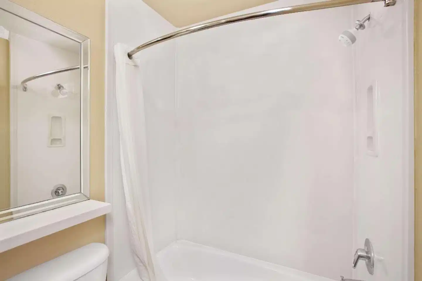 Super 8 by Wyndham Los Angeles Downtown Badezimmer