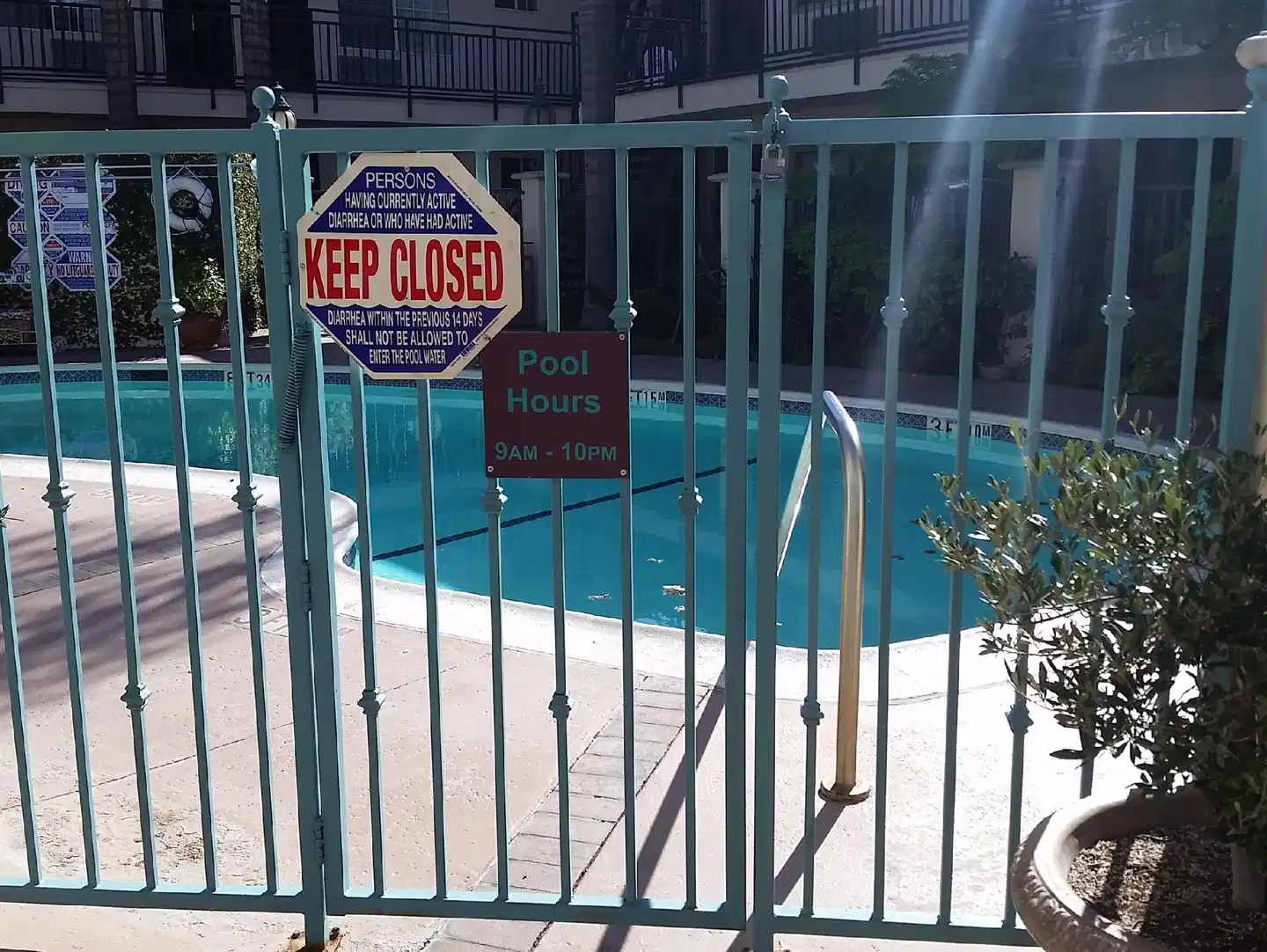 Tarzana Inn Hallenbad