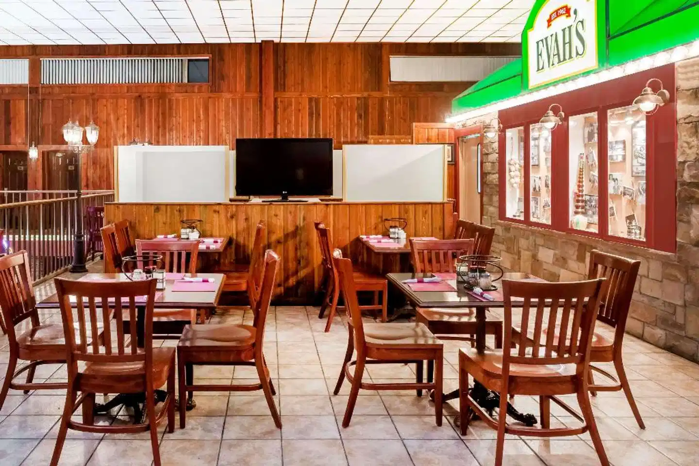 Ramada by Wyndham Ely Restaurant