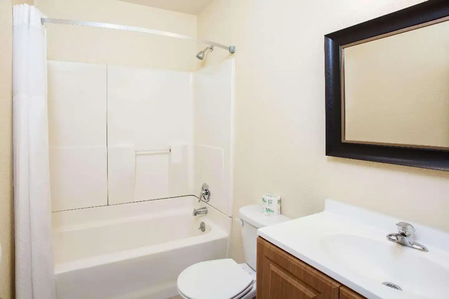 Travelodge by Wyndham Fresno Yosemite Area Badezimmer