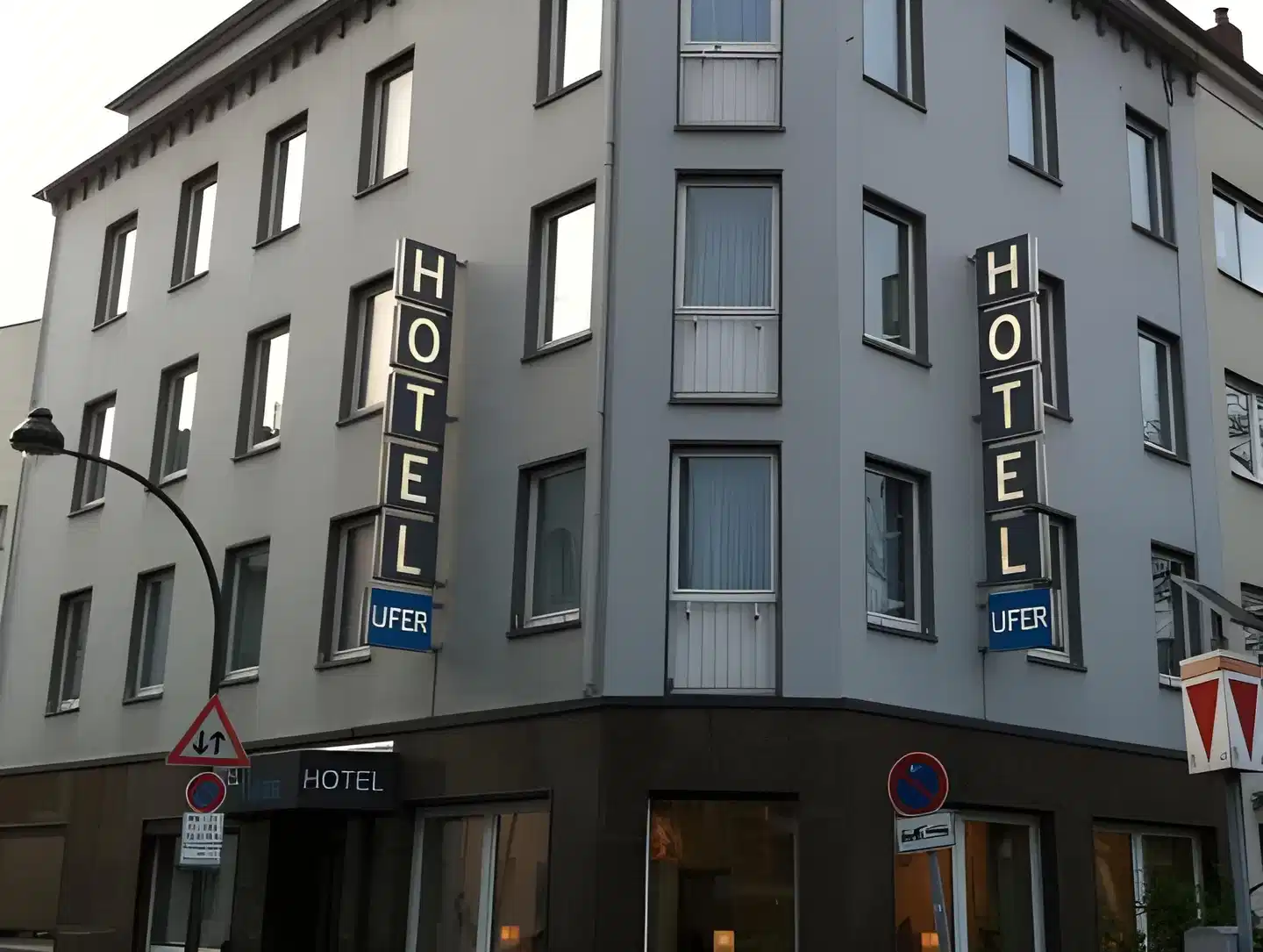 Art Hotel Ufer Aussenansicht