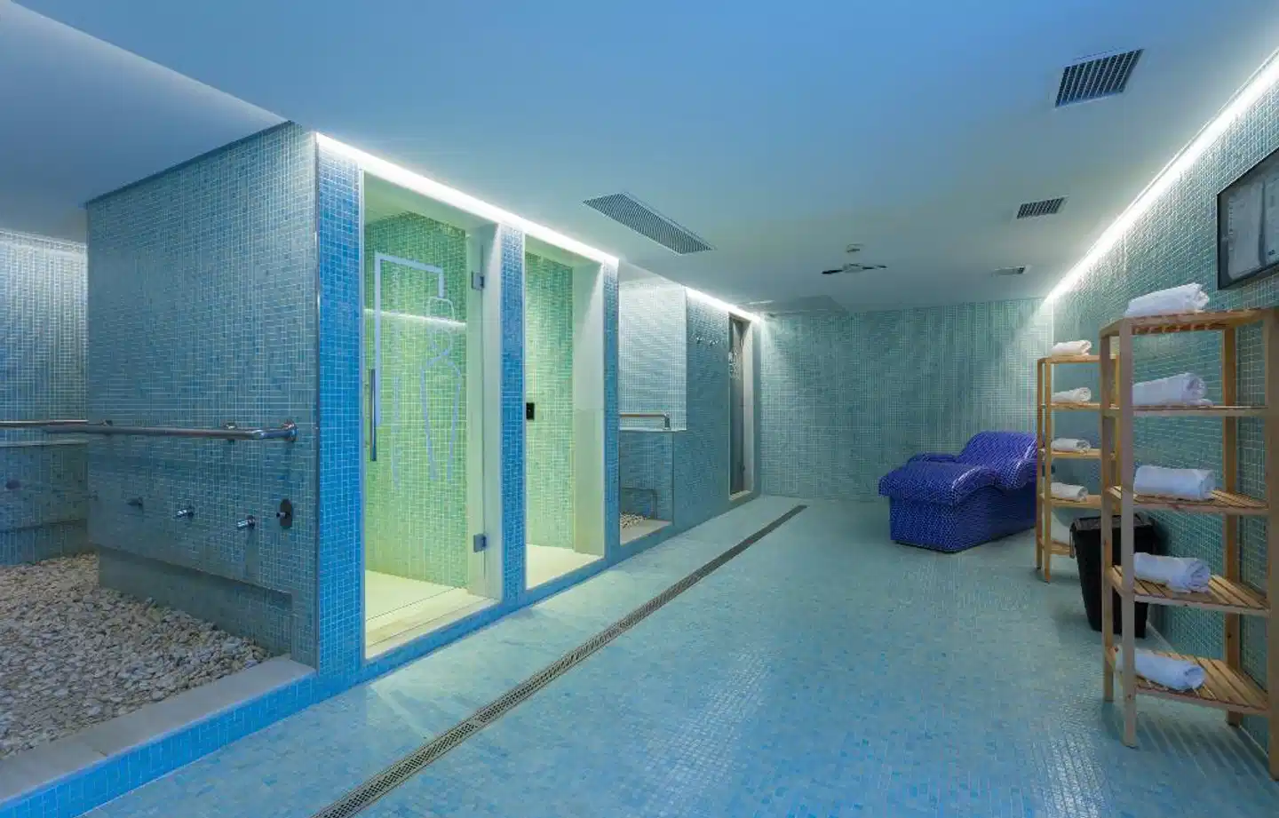 Axor Barajas Hallenbad