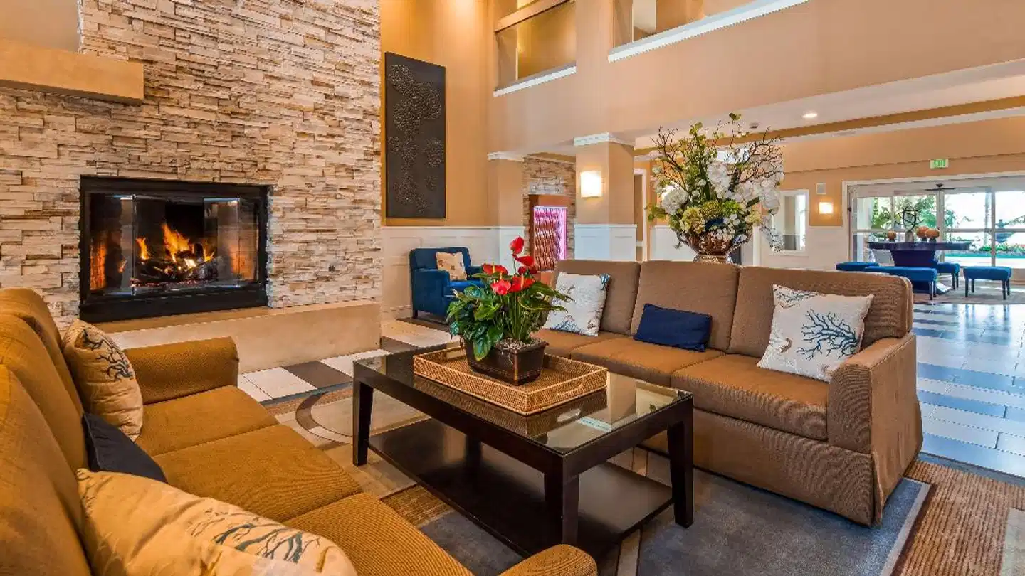 Best Western Plus Marina Gateway Lobby