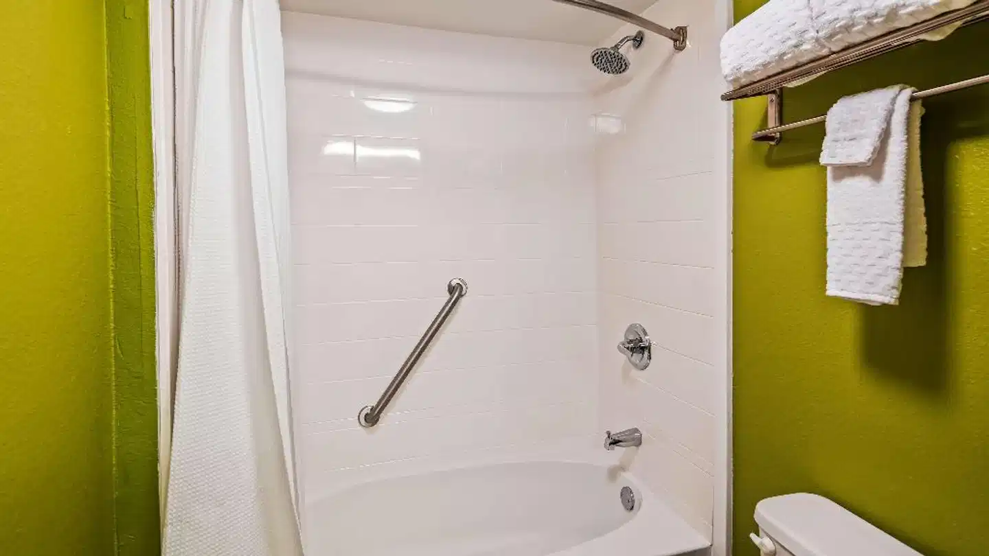 Best Western Plus Gen X Inn Badezimmer