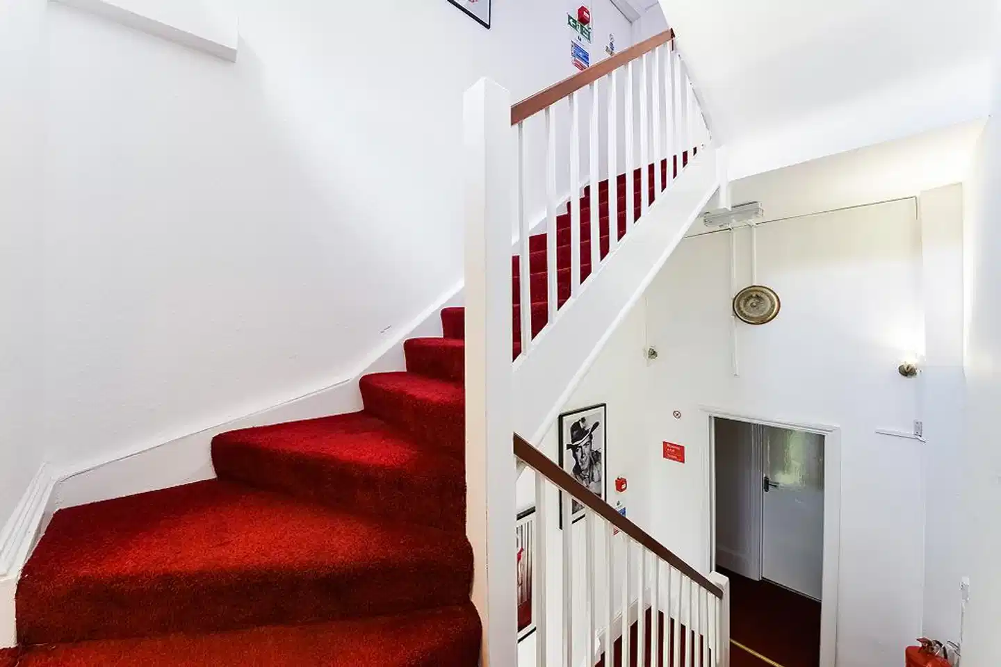 Boston Court Hotel Aussenansicht