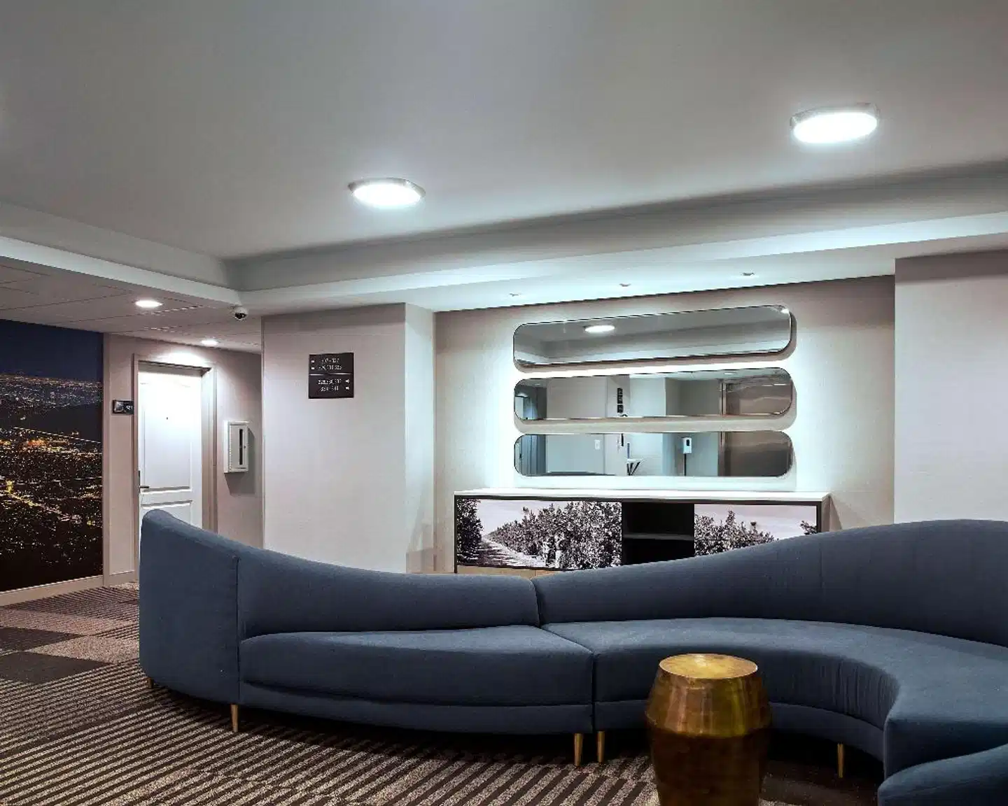 Hampton Inn & Suites Los Angeles/Sherman Oaks Lobby