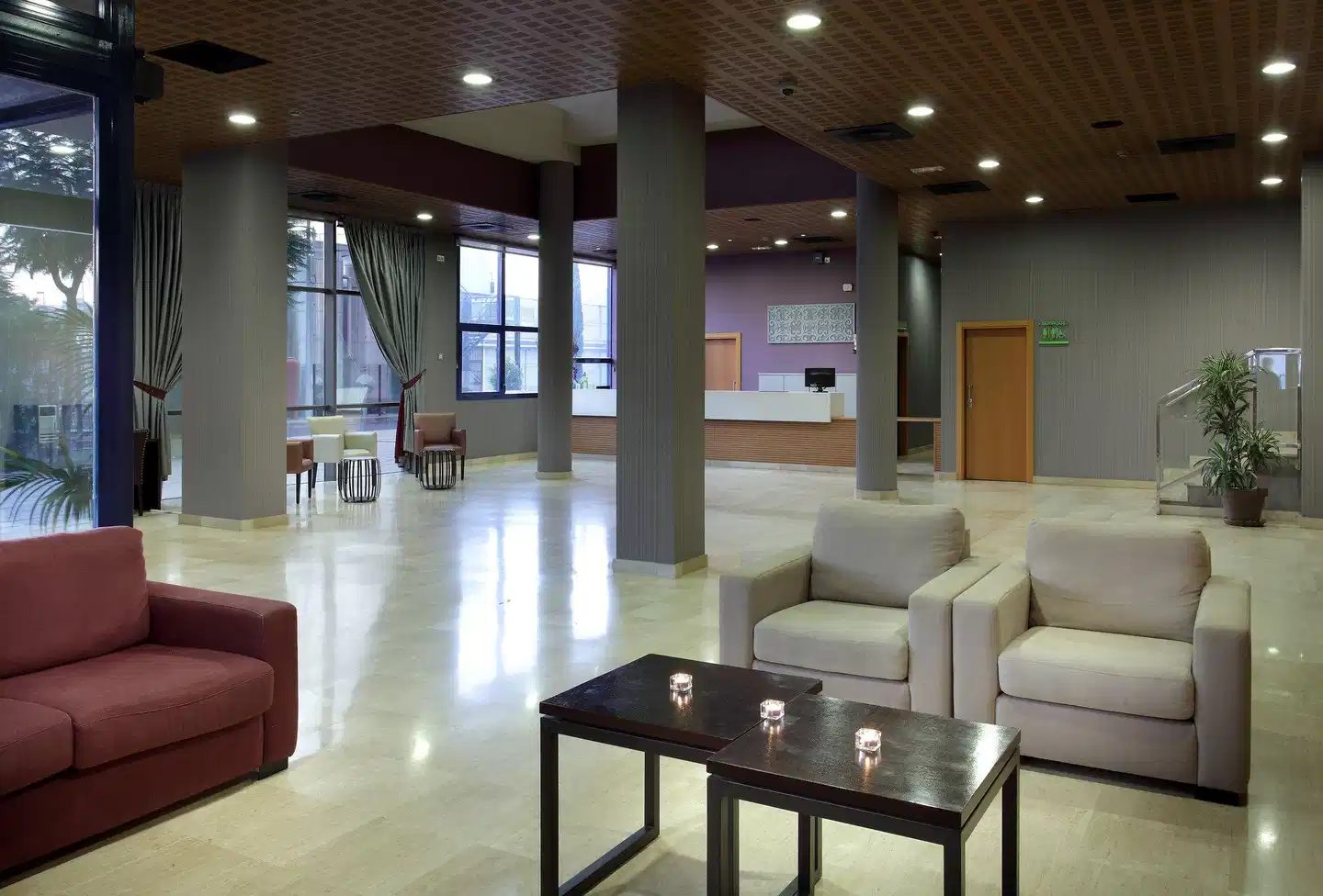Exe Sevilla Palmera Lobby