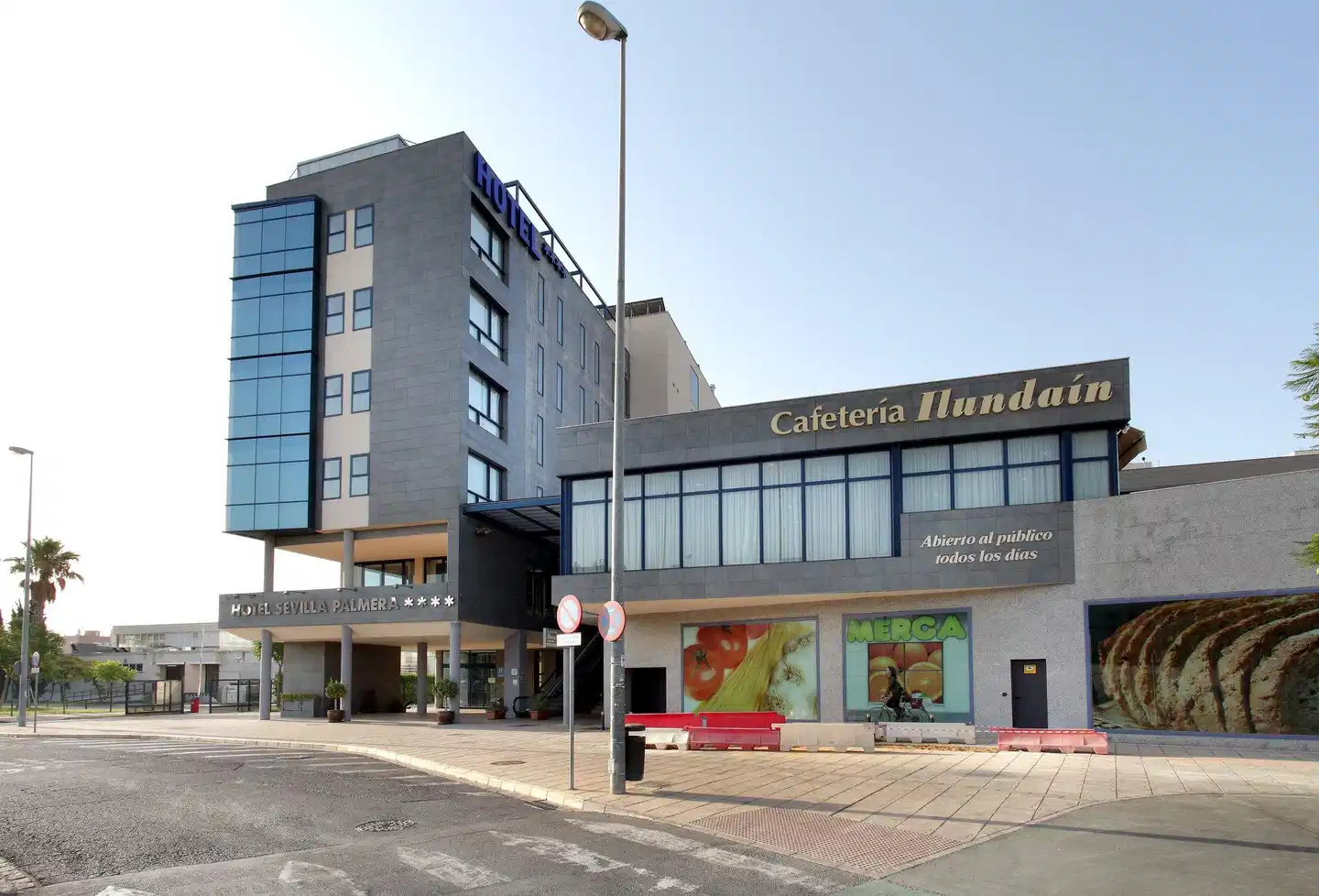 Exe Sevilla Palmera Aussenansicht