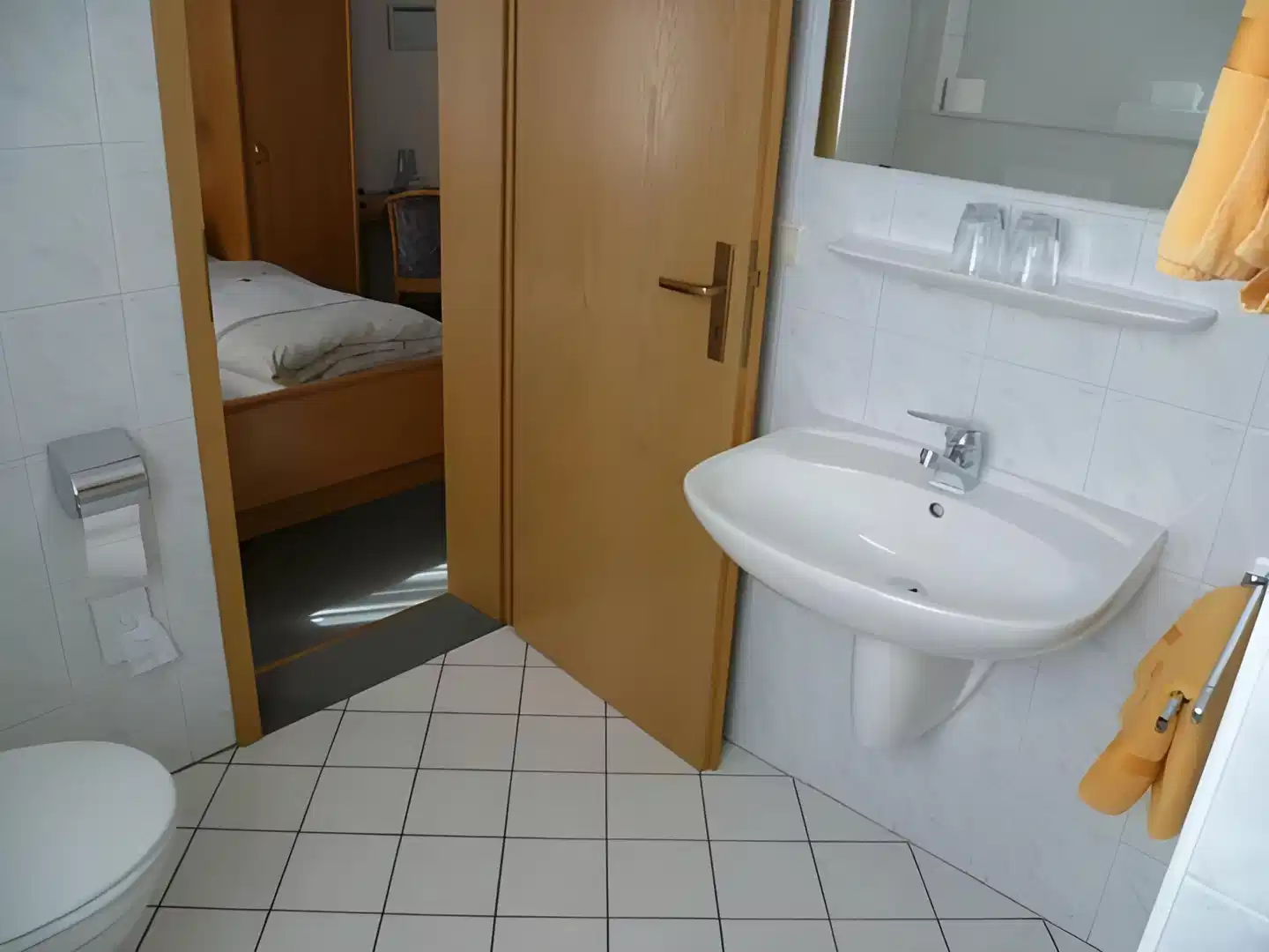 Zur scharfen Ecke Badezimmer