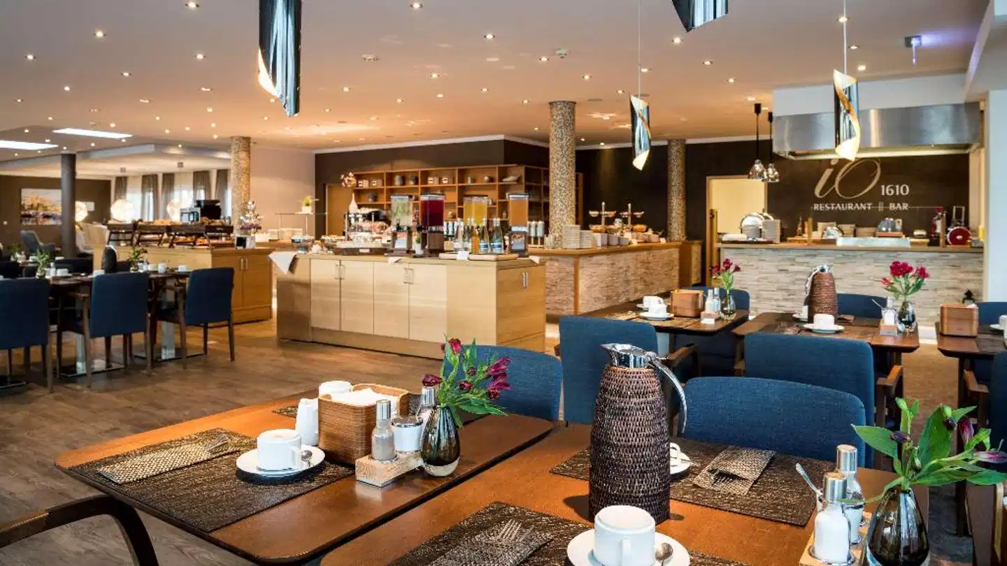 Best Western Plus iO Hotel Bar