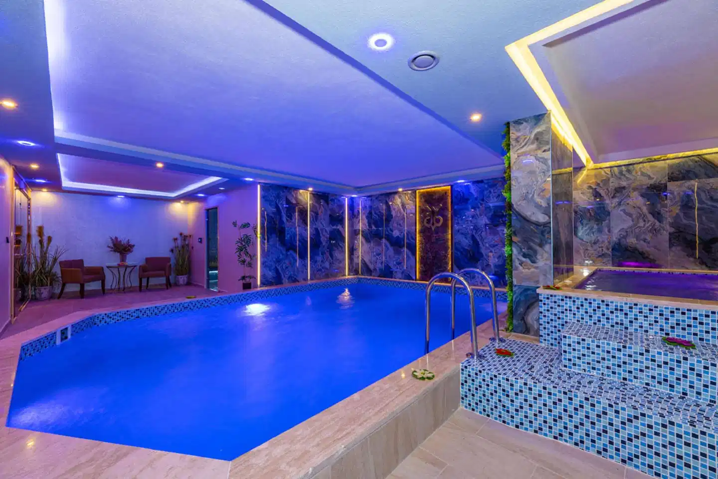 Bekdas Hotel Deluxe Hallenbad