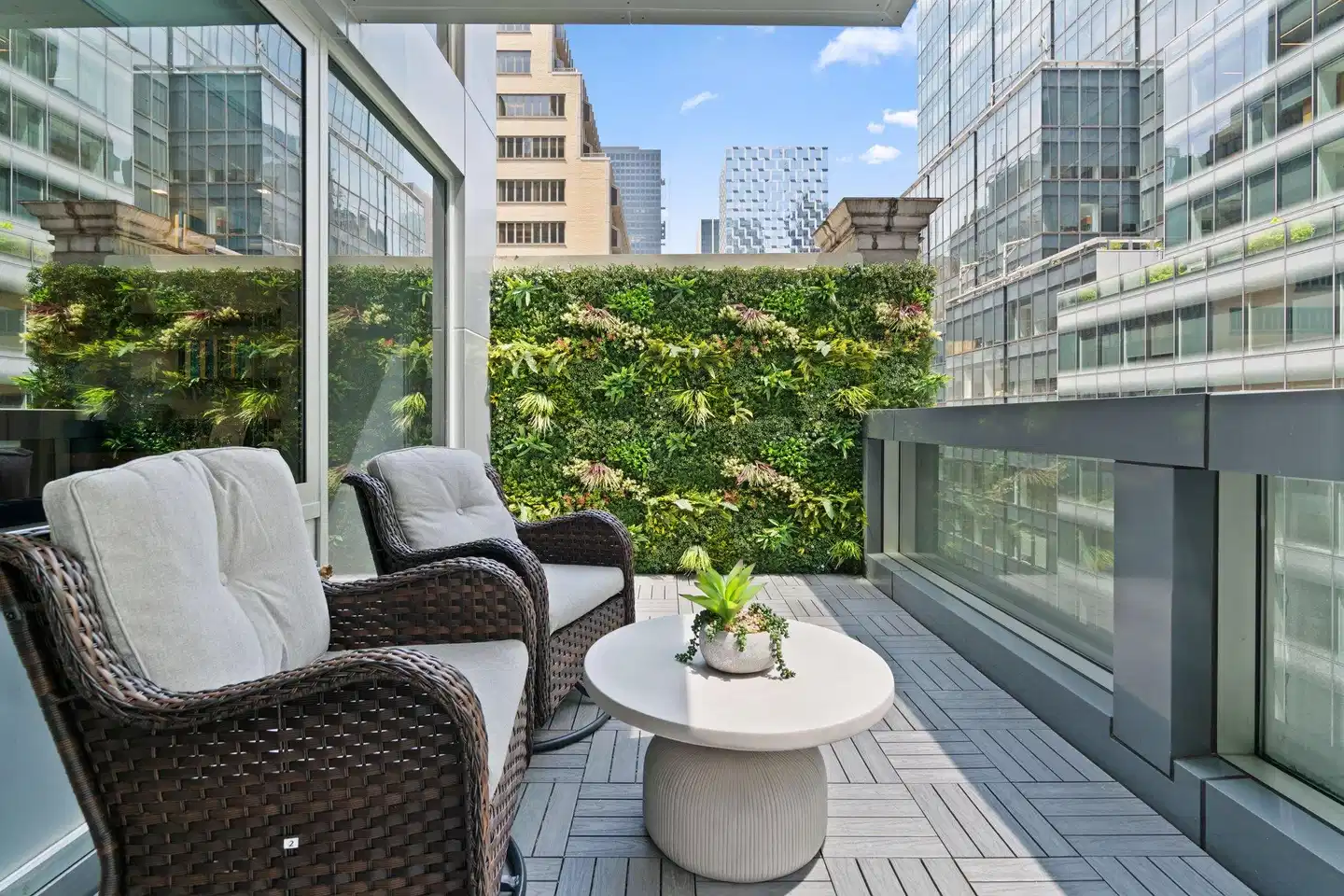 The Gotham Hotel Terrasse