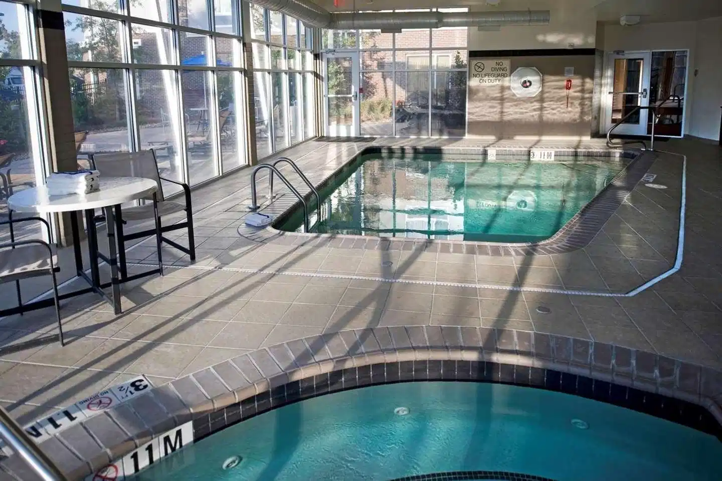 DoubleTree by Hilton Baton Rouge Hallenbad