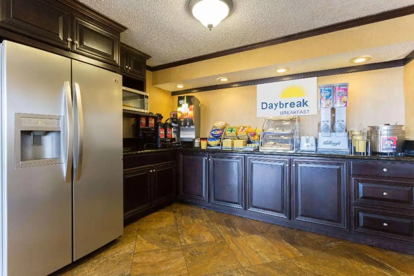 Days Inn & Suites by Wyndham Vicksburg Lobby