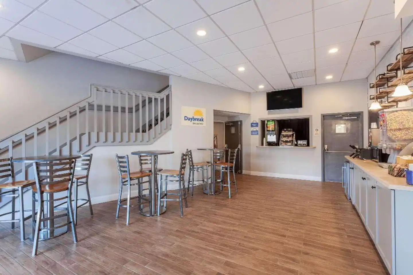 Days Inn & Suites by Wyndham Lancaster Amish Country Bar