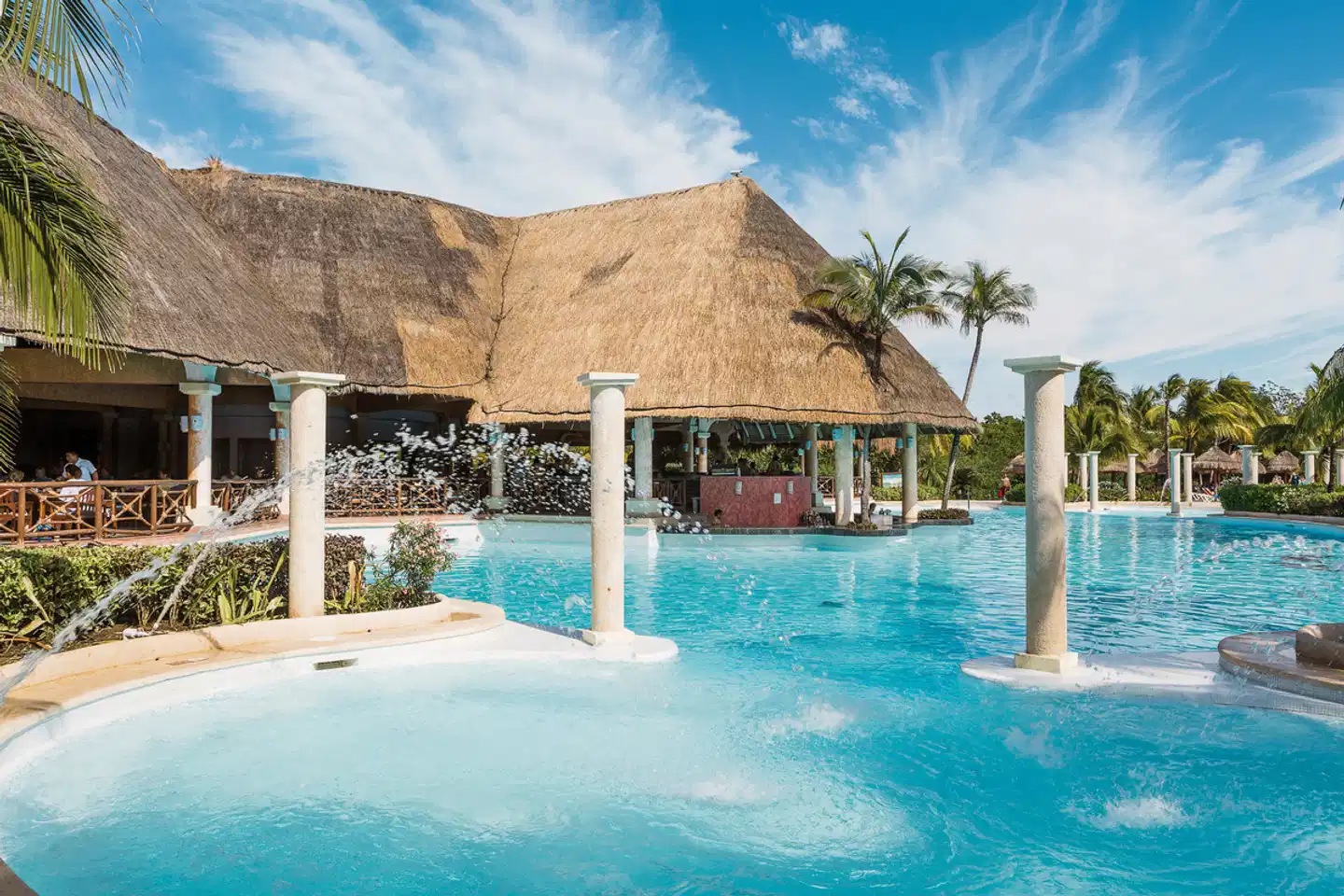 Grand Palladium Select White Sand Pool