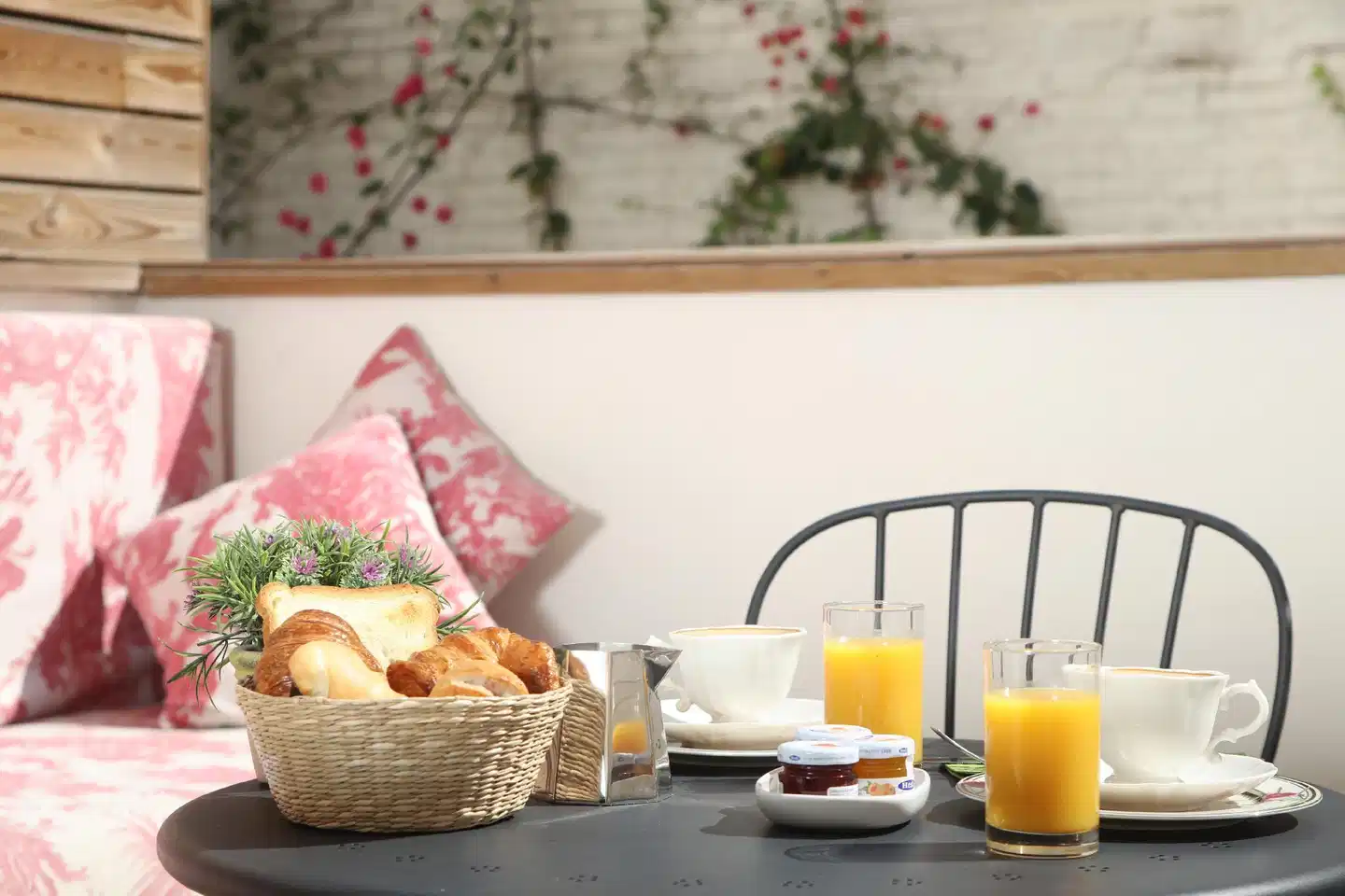 Ofelias Hotel Restaurant