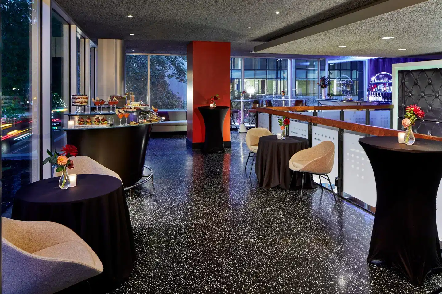 Courtyard by Marriott Portland City Center Bar