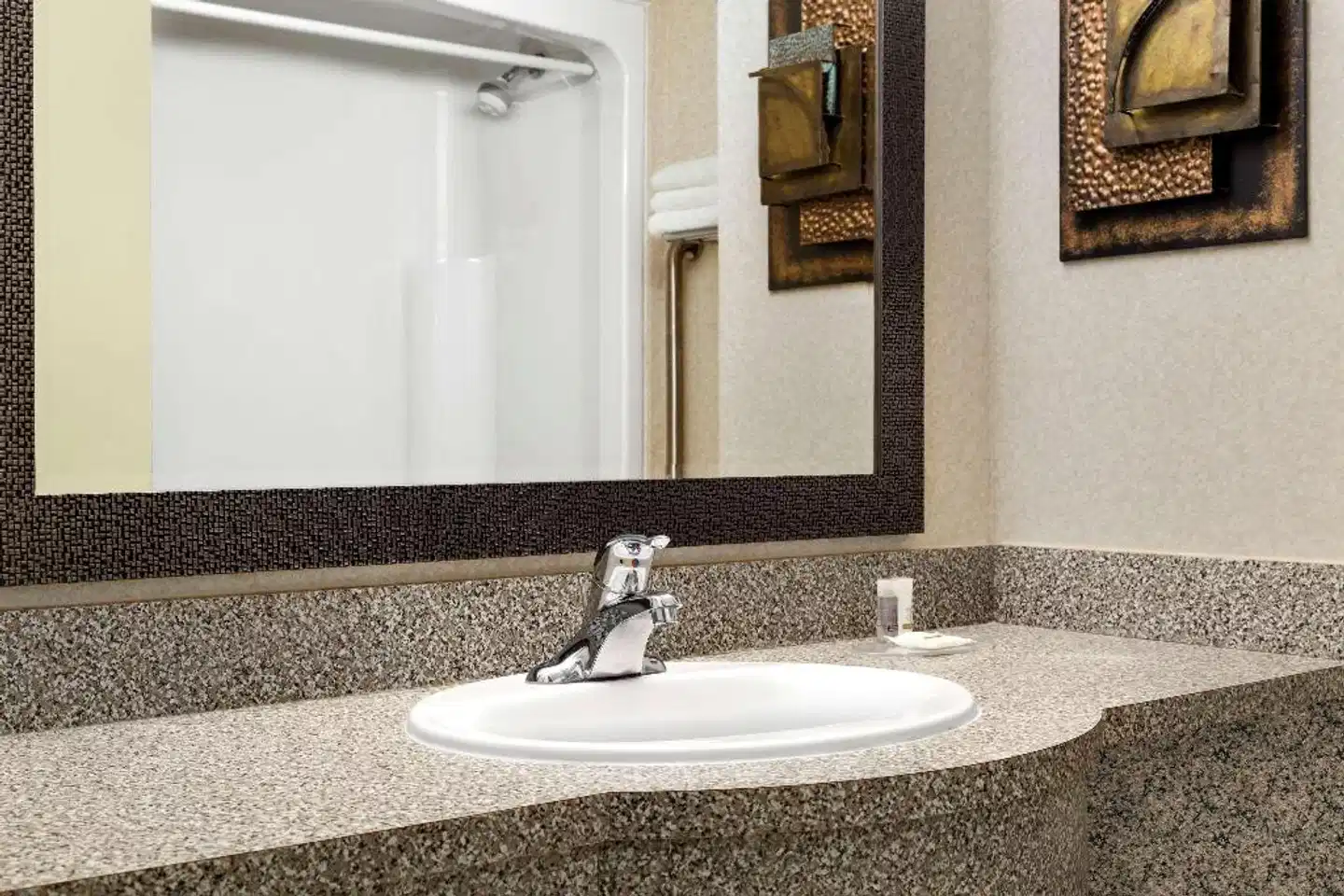 Days Inn by Wyndham Niagara Falls Centre St. By the Falls Badezimmer