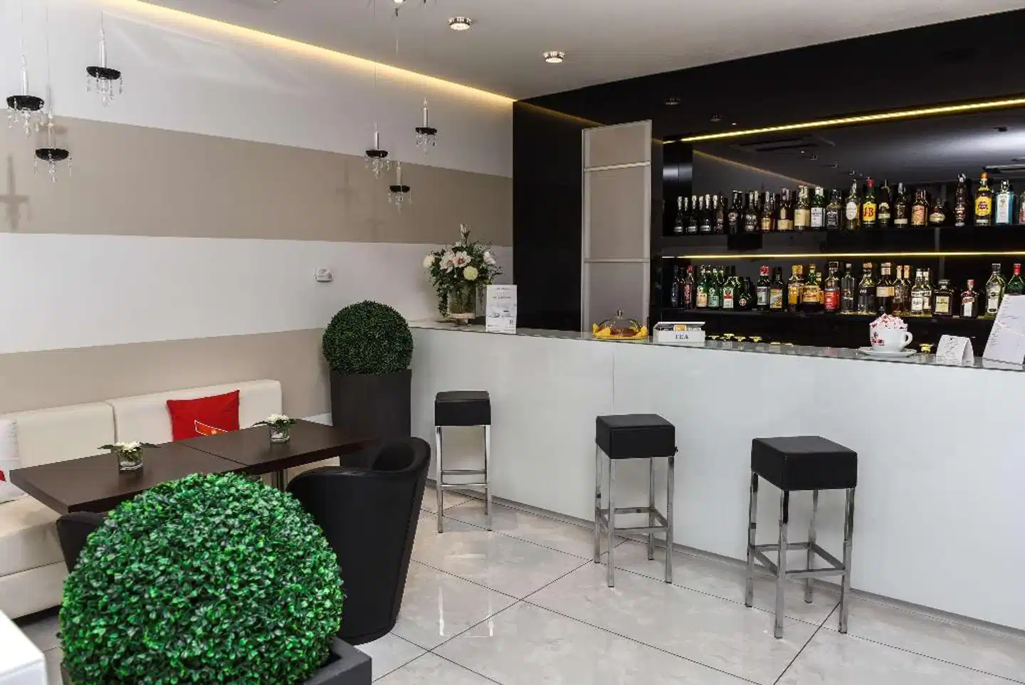 Best Western Plus Hotel Modena Resort Bar