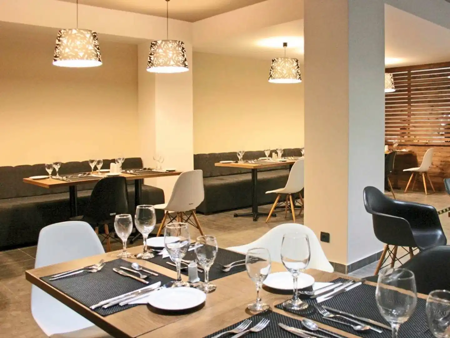 Amphitryon City Hotel Restaurant