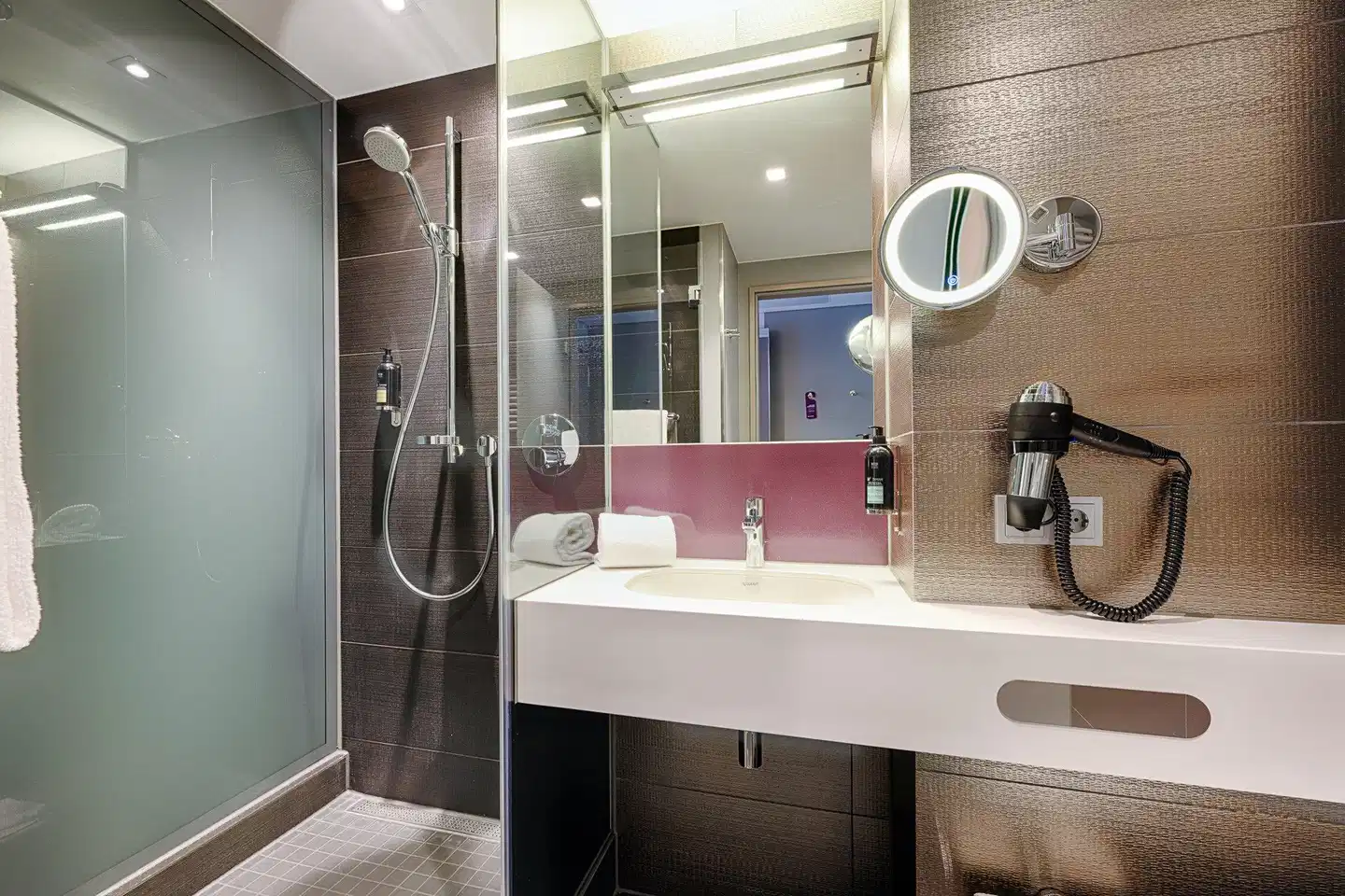 Premier Inn Berlin Alexanderplatz Badezimmer