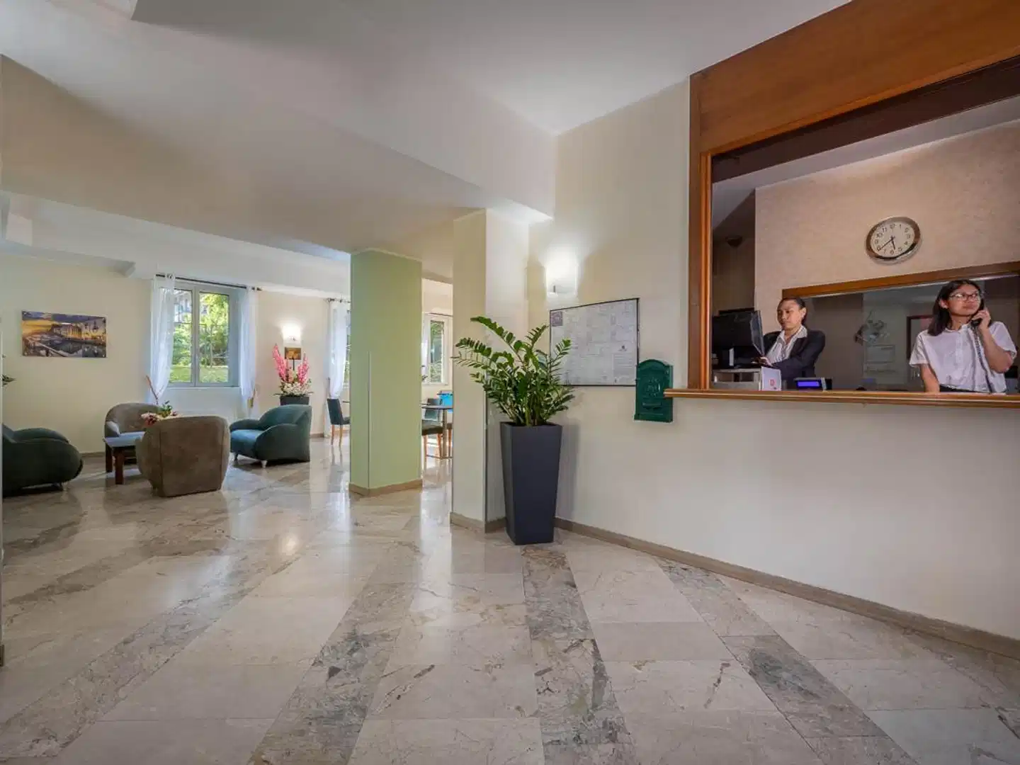 iH Aparthotel Milano Argonne Park Lobby