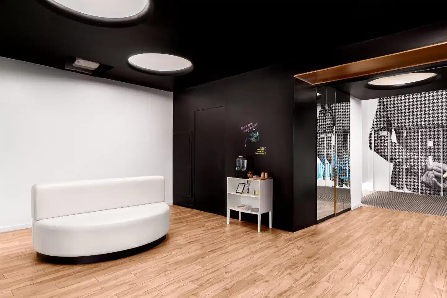 Room Mate Pau Wohnbeispiel