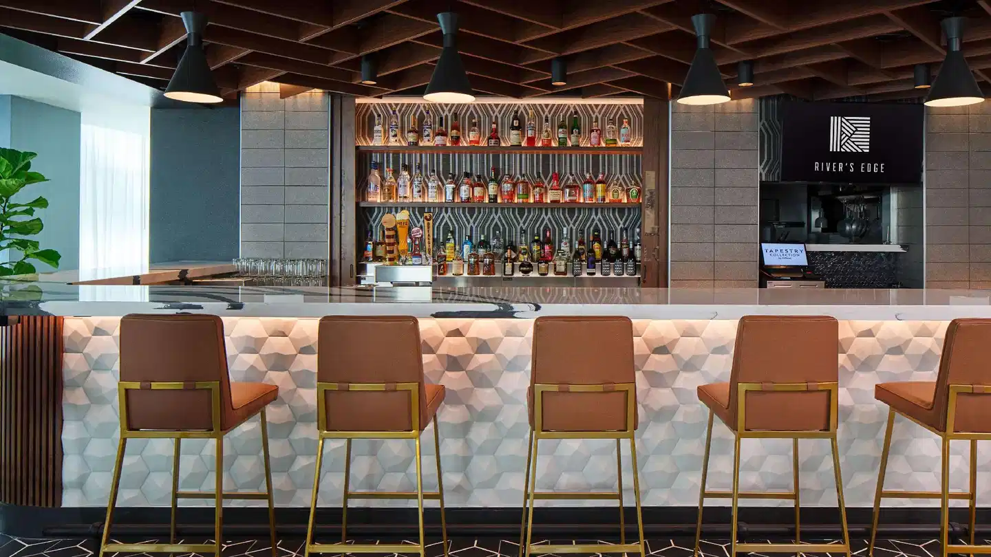 River's Edge Hotel Portland, Tapestry Collection by Hilton Bar