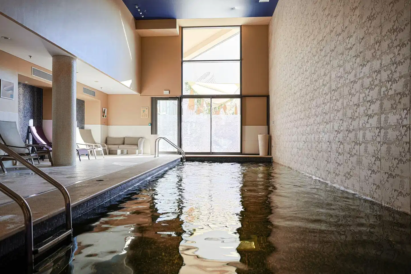 Renaissance Aix-en-Provence Hotel Hallenbad