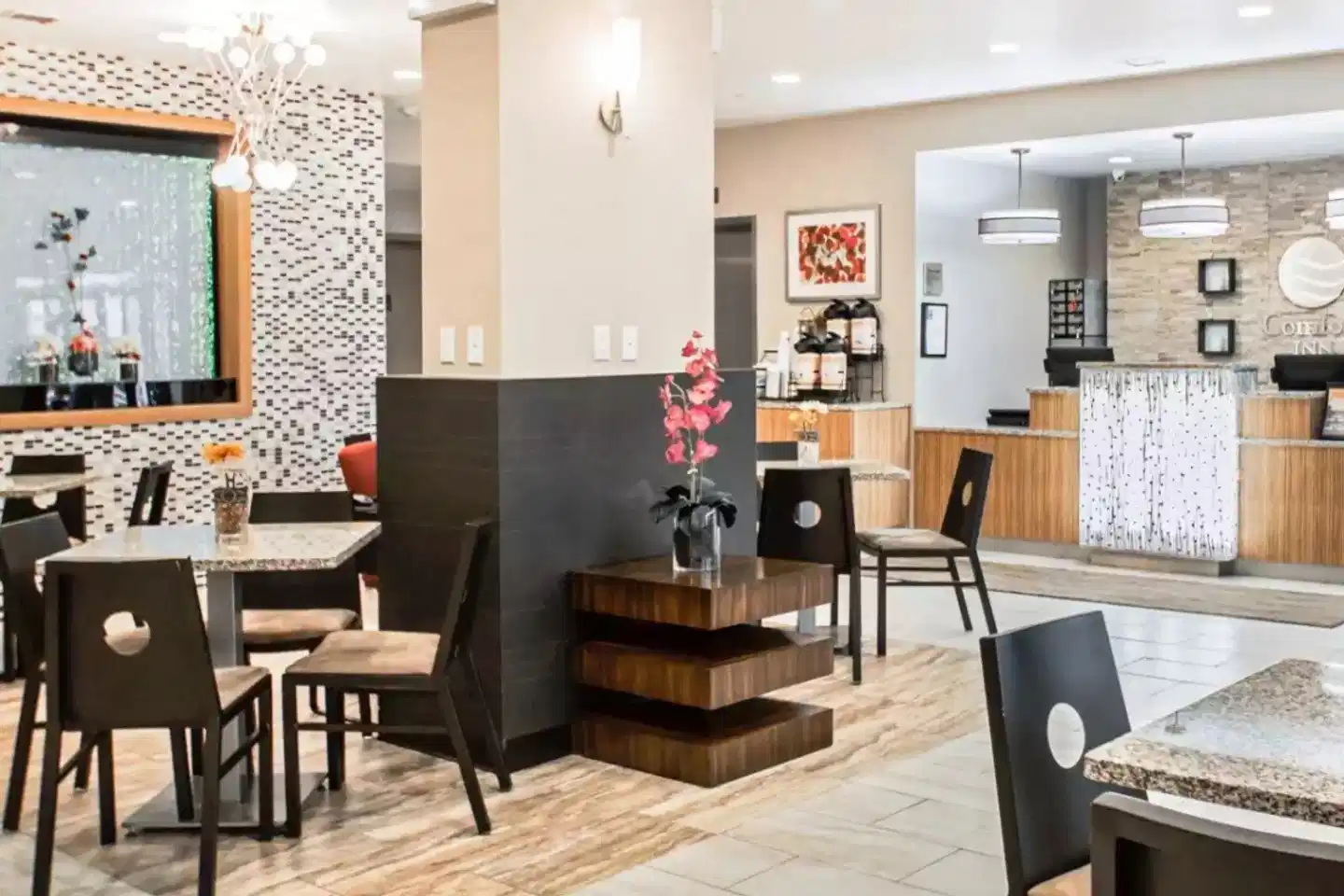 Comfort Inn Midtown West Bar