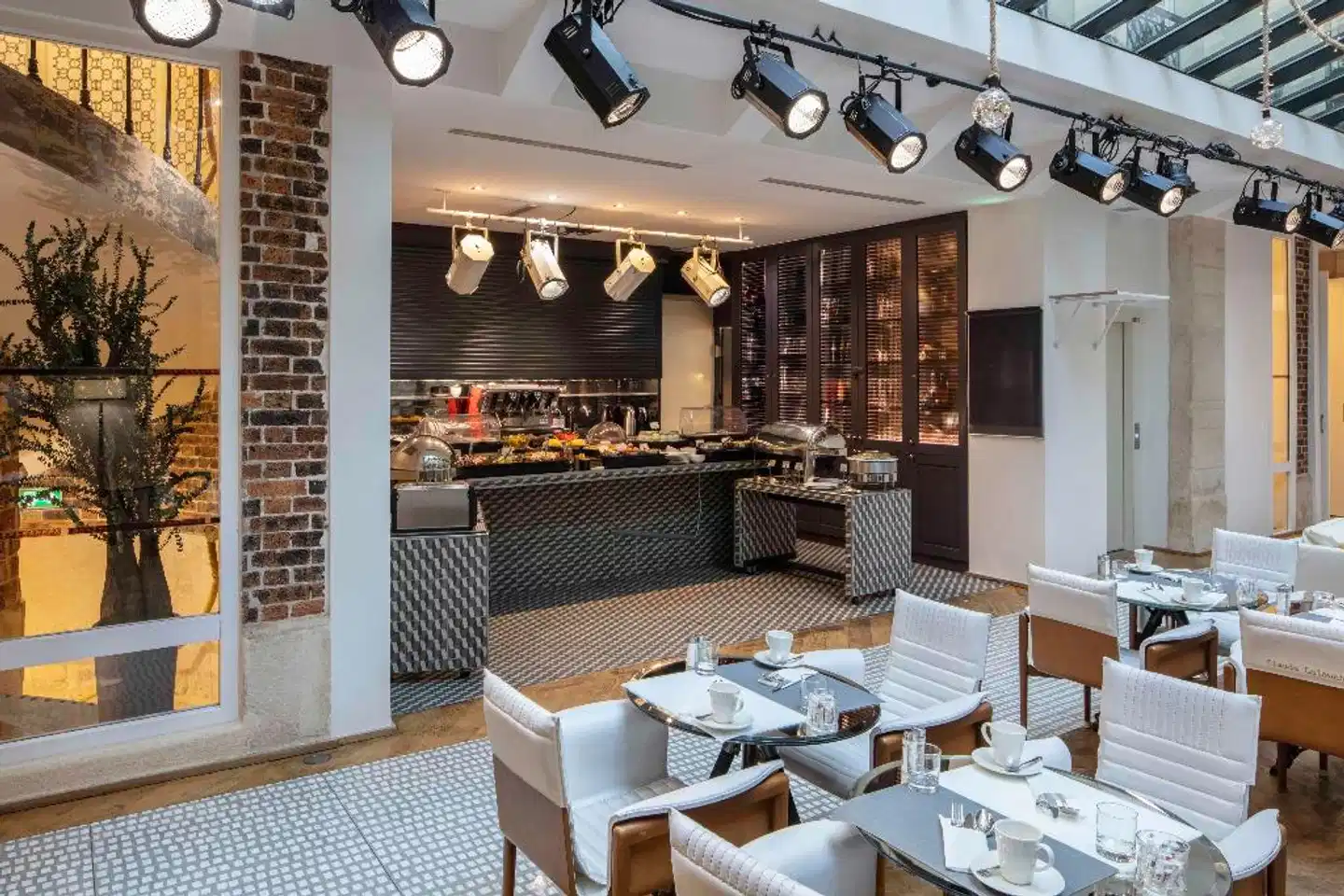 Le 123 Sebastopol Restaurant