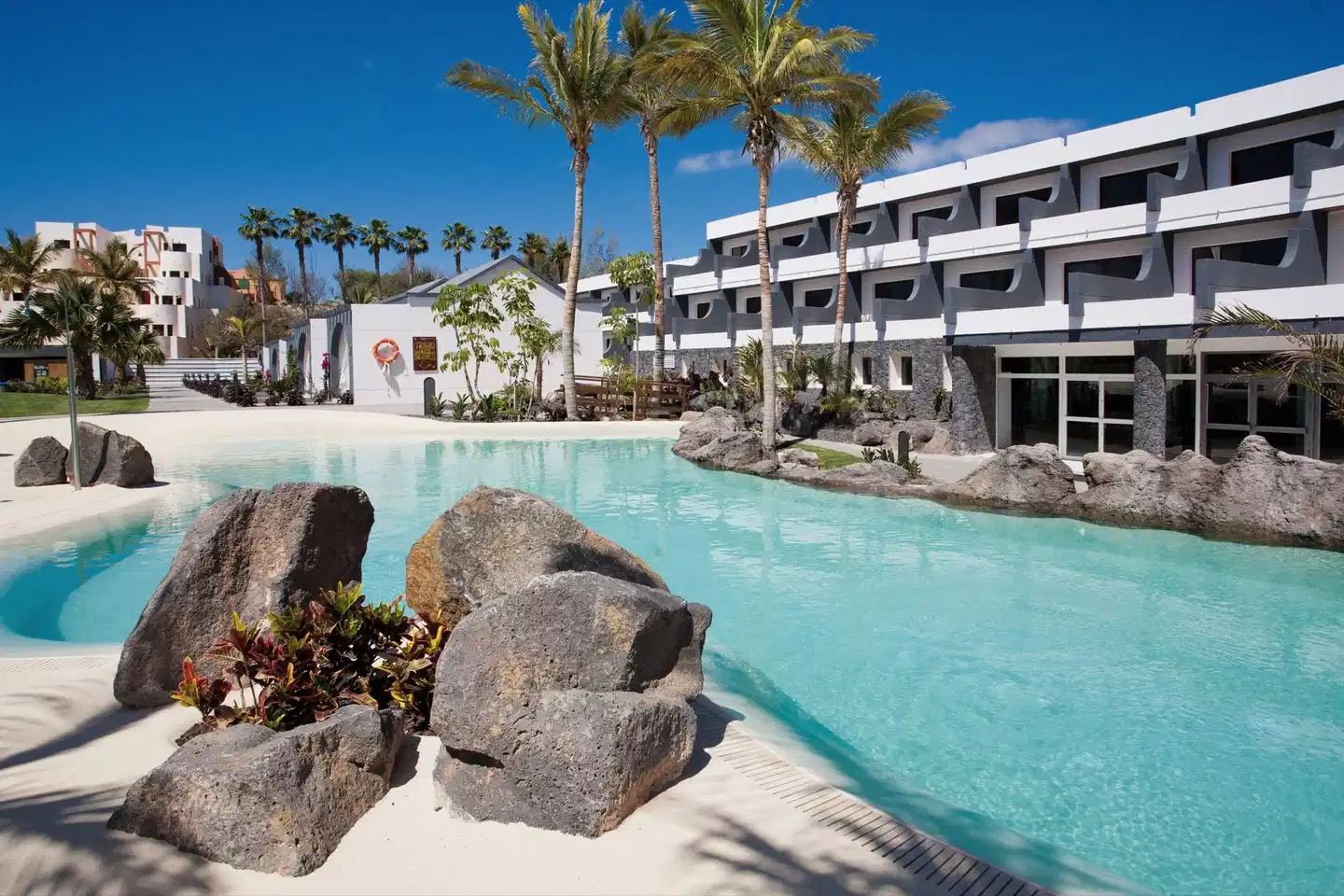 R2 Romantic Fantasia Dream Adults Only Pool